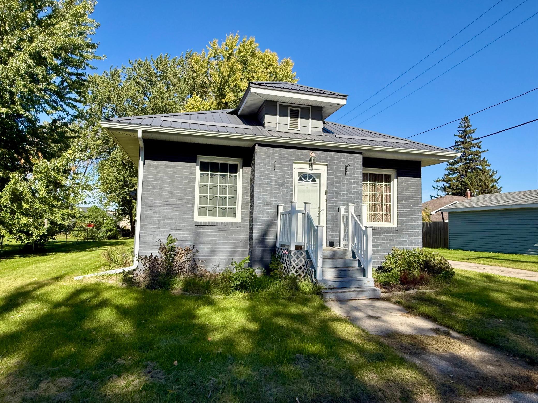 1900 single family home for sale at 14 W Oak Street in Osakis, MN — 2 bed, 1 bath (photo 4 of 23)