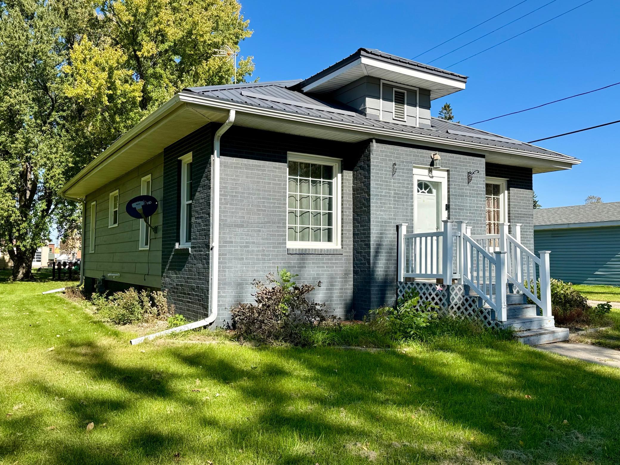 1900 single family home for sale at 14 W Oak Street in Osakis, MN — 2 bed, 1 bath (photo 5 of 23)