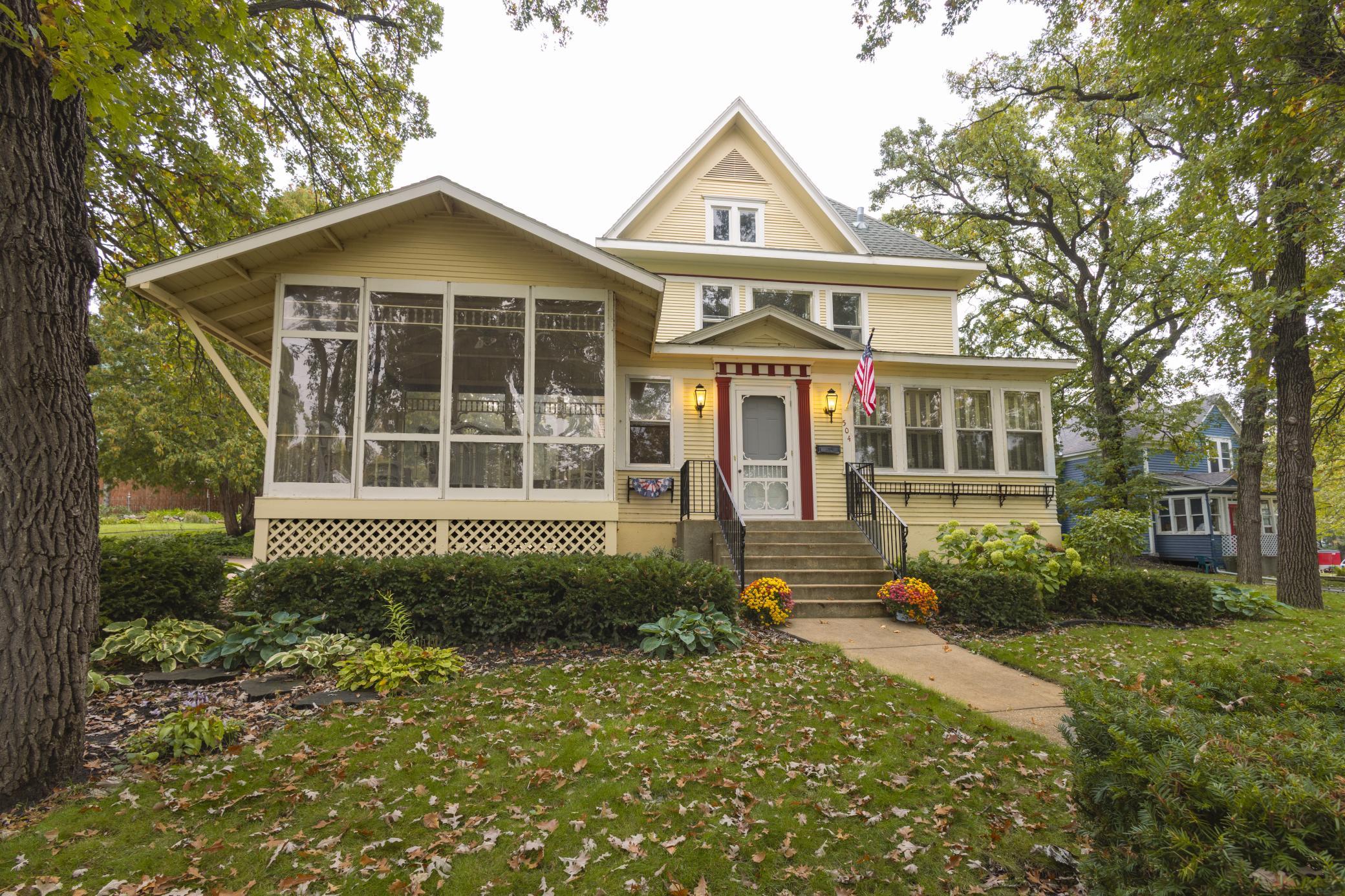 1902 single family home for sale at 504 E Lakeside Drive in Fergus Falls, MN — 4 bed, 4 bath