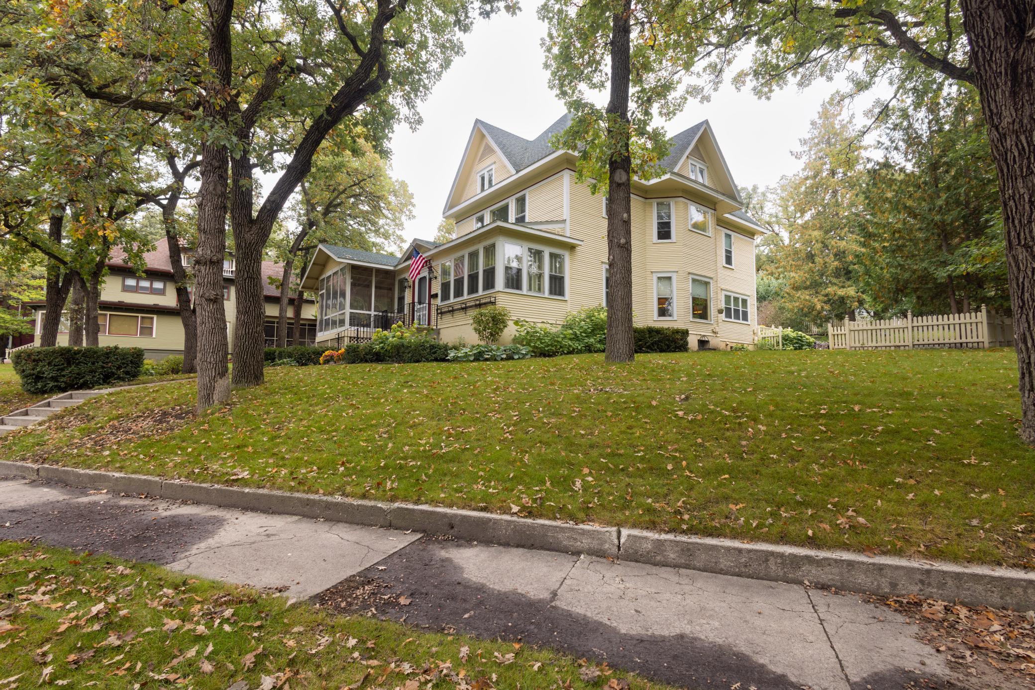 1902 single family home for sale at 504 E Lakeside Drive in Fergus Falls, MN — 4 bed, 4 bath (photo 2 of 79)
