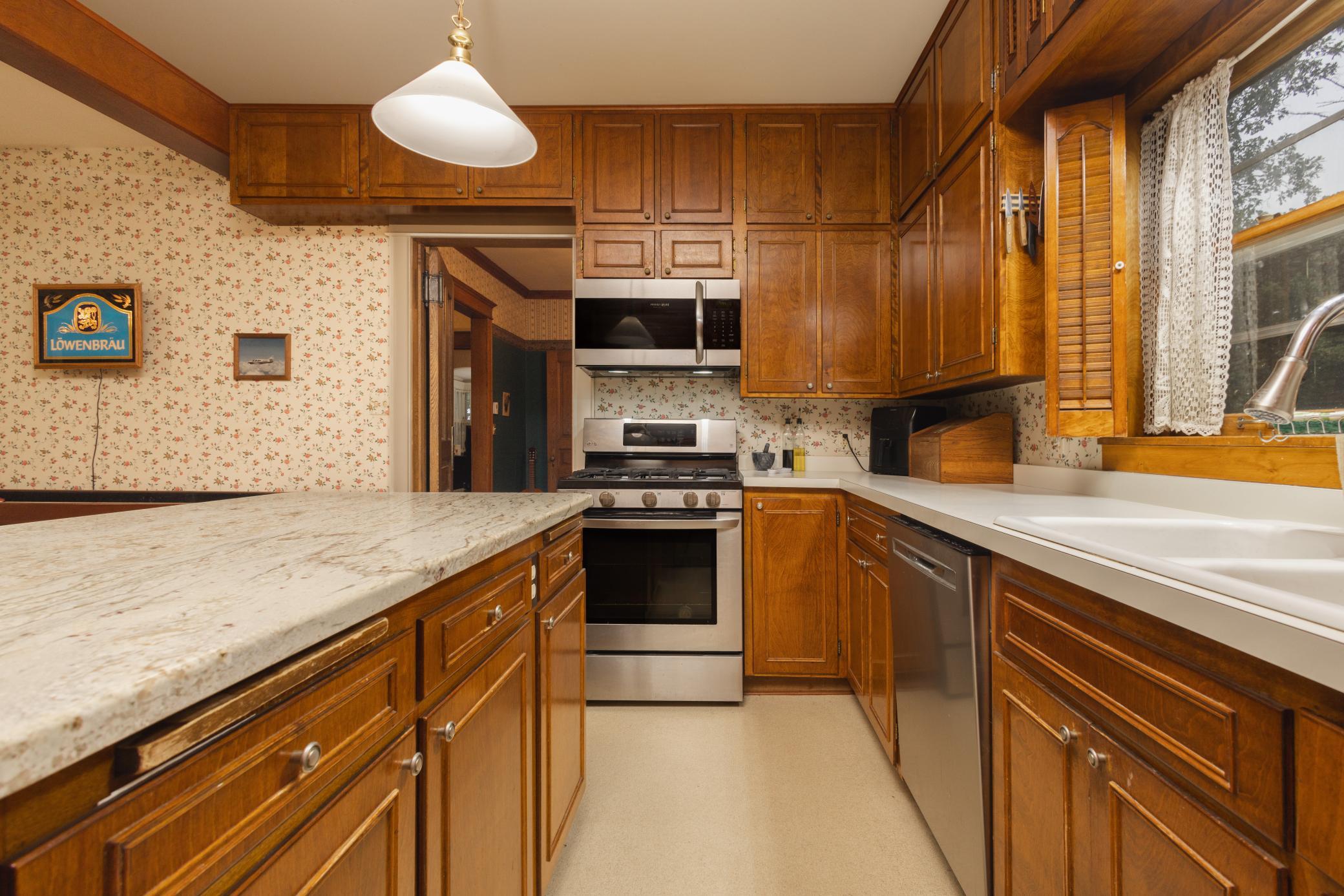 1902 single family home for sale at 504 E Lakeside Drive in Fergus Falls, MN — 4 bed, 4 bath (photo 15 of 79)
