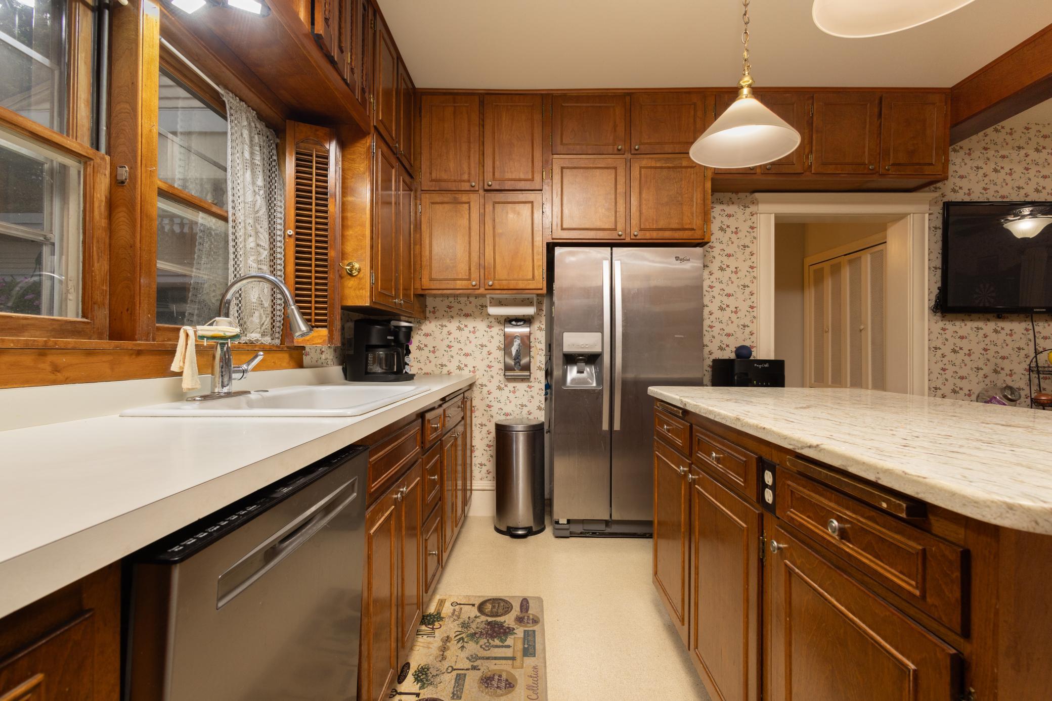 1902 single family home for sale at 504 E Lakeside Drive in Fergus Falls, MN — 4 bed, 4 bath (photo 16 of 79)