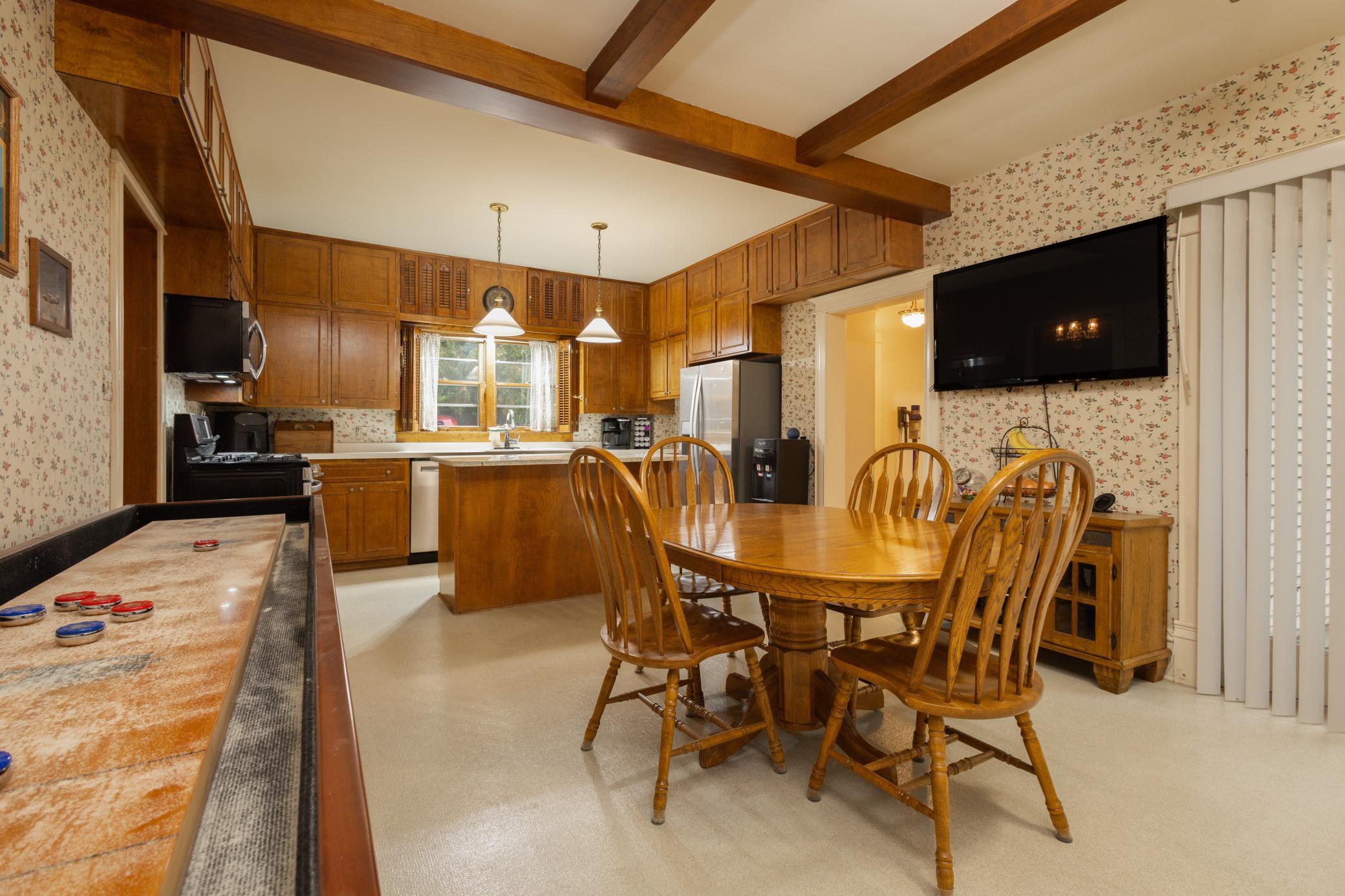 1902 single family home for sale at 504 E Lakeside Drive in Fergus Falls, MN — 4 bed, 4 bath (photo 20 of 79)