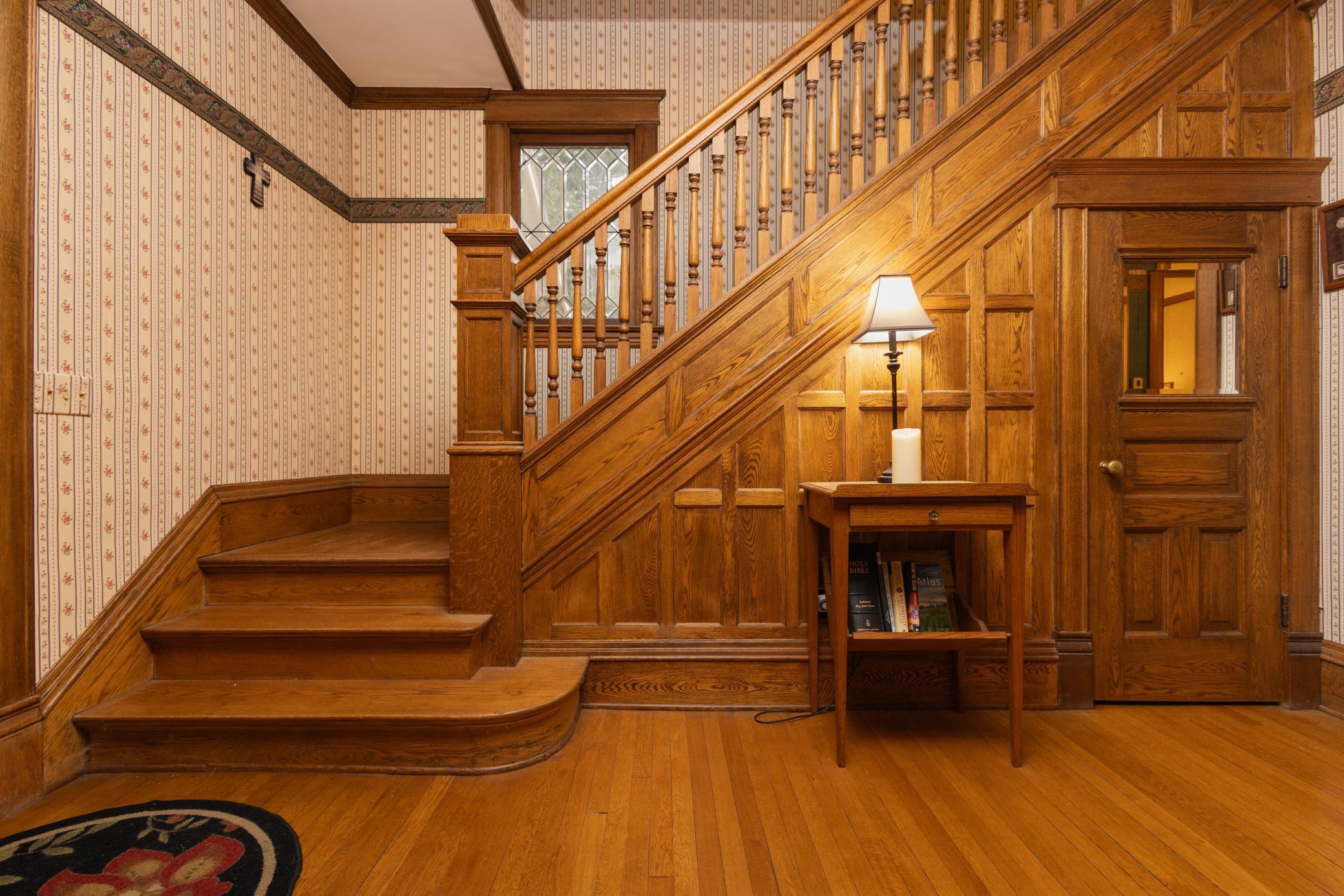 1902 single family home for sale at 504 E Lakeside Drive in Fergus Falls, MN — 4 bed, 4 bath (photo 3 of 79)
