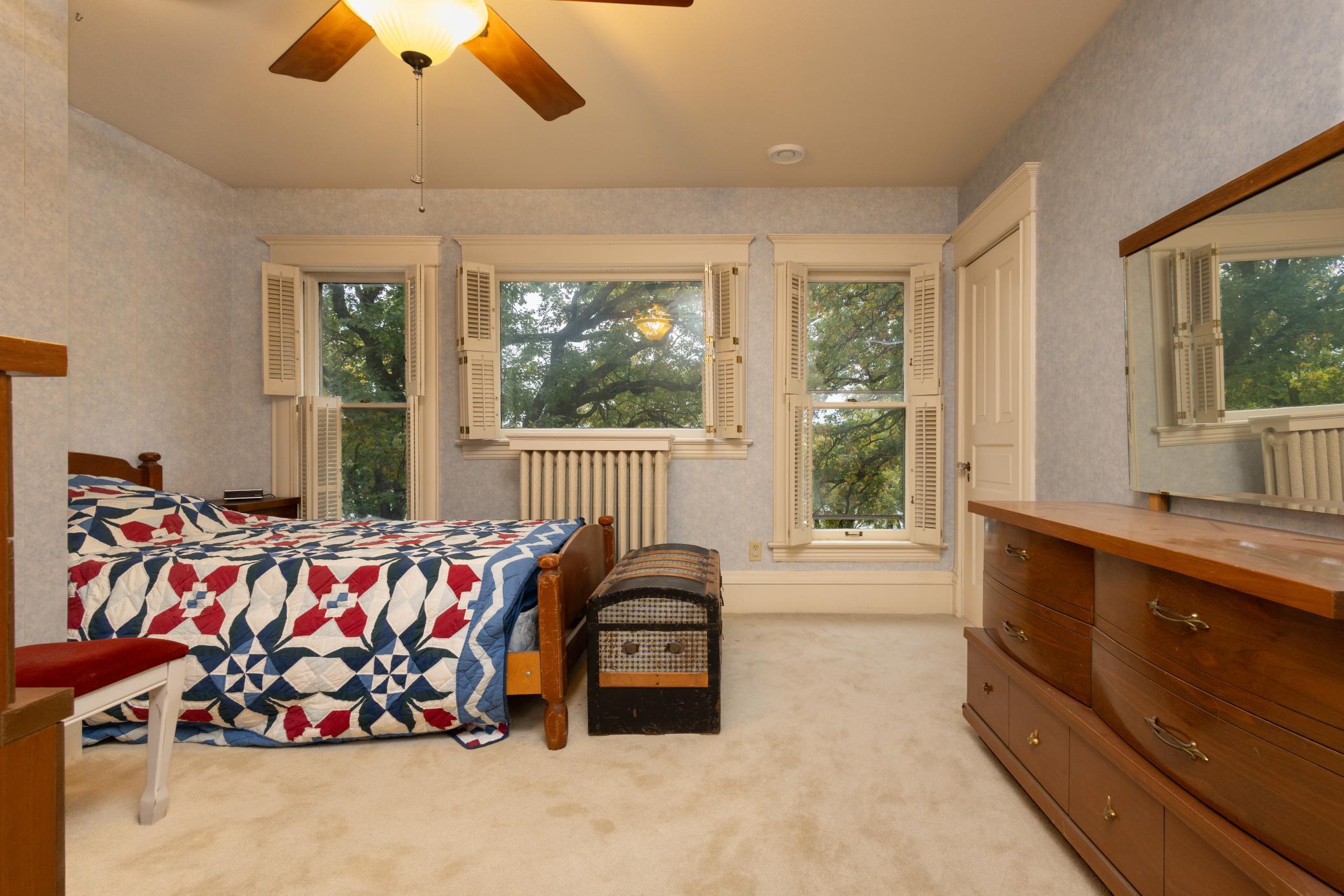 1902 single family home for sale at 504 E Lakeside Drive in Fergus Falls, MN — 4 bed, 4 bath (photo 25 of 79)