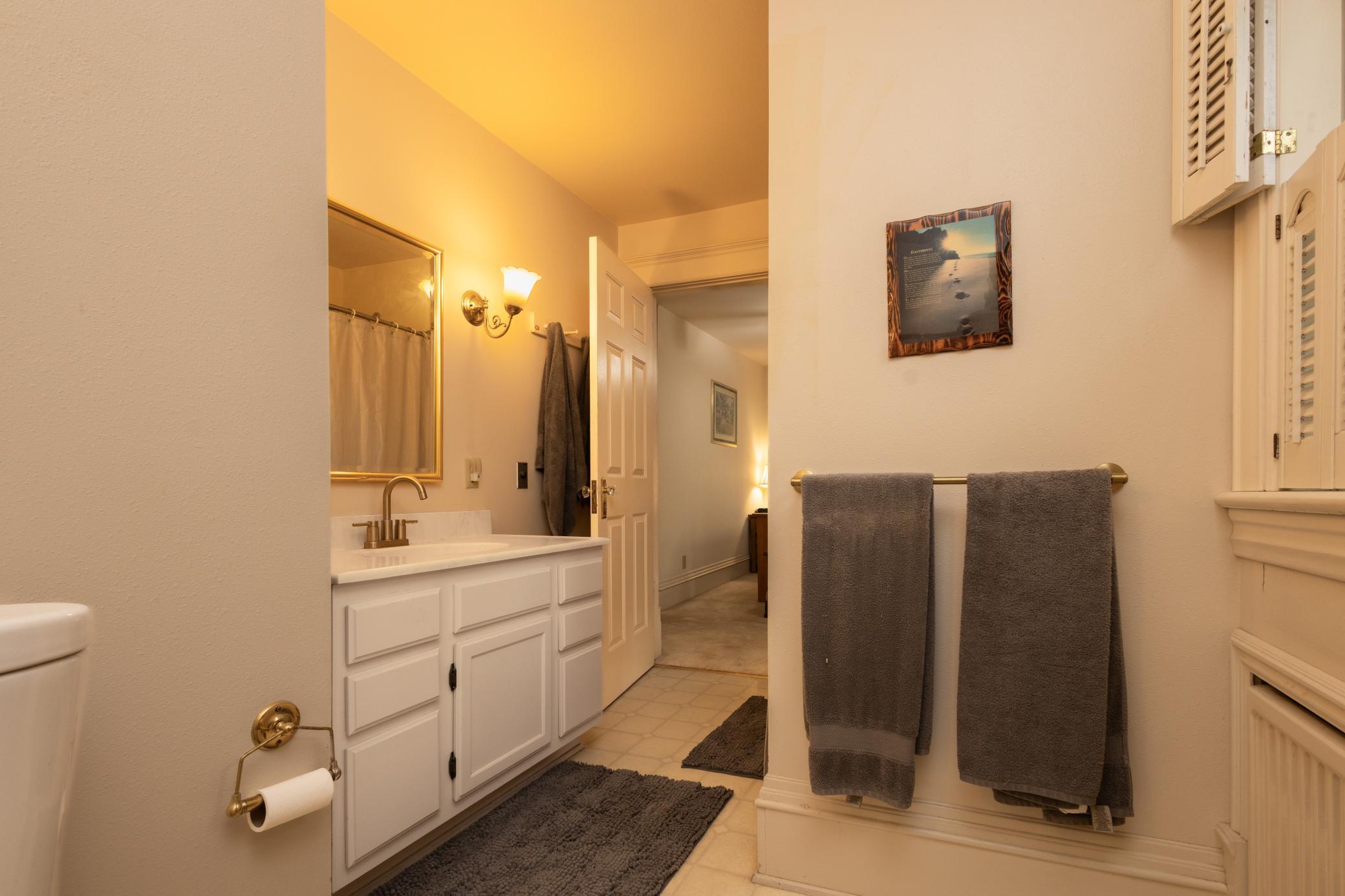 1902 single family home for sale at 504 E Lakeside Drive in Fergus Falls, MN — 4 bed, 4 bath (photo 32 of 79)