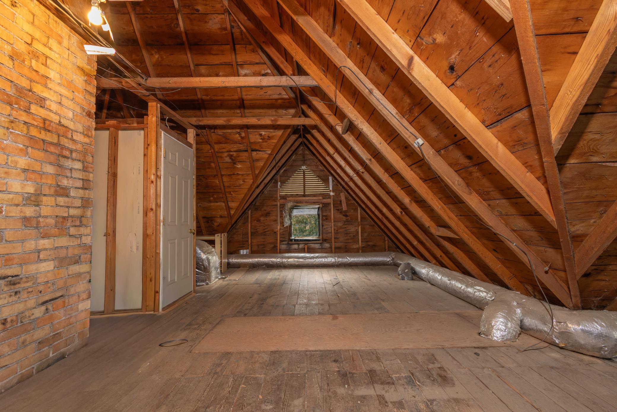 1902 single family home for sale at 504 E Lakeside Drive in Fergus Falls, MN — 4 bed, 4 bath (photo 40 of 79)
