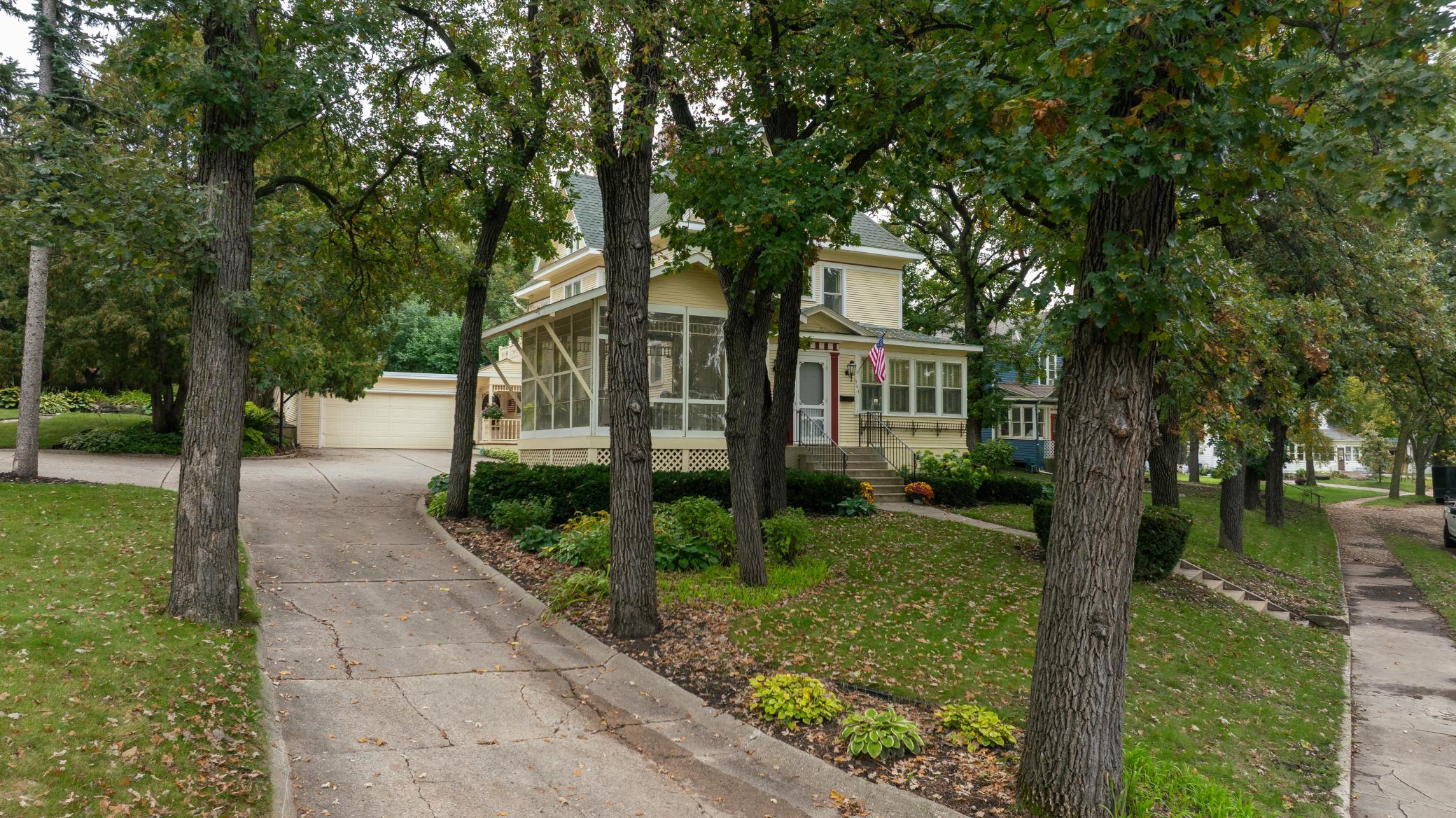 1902 single family home for sale at 504 E Lakeside Drive in Fergus Falls, MN — 4 bed, 4 bath (photo 51 of 79)