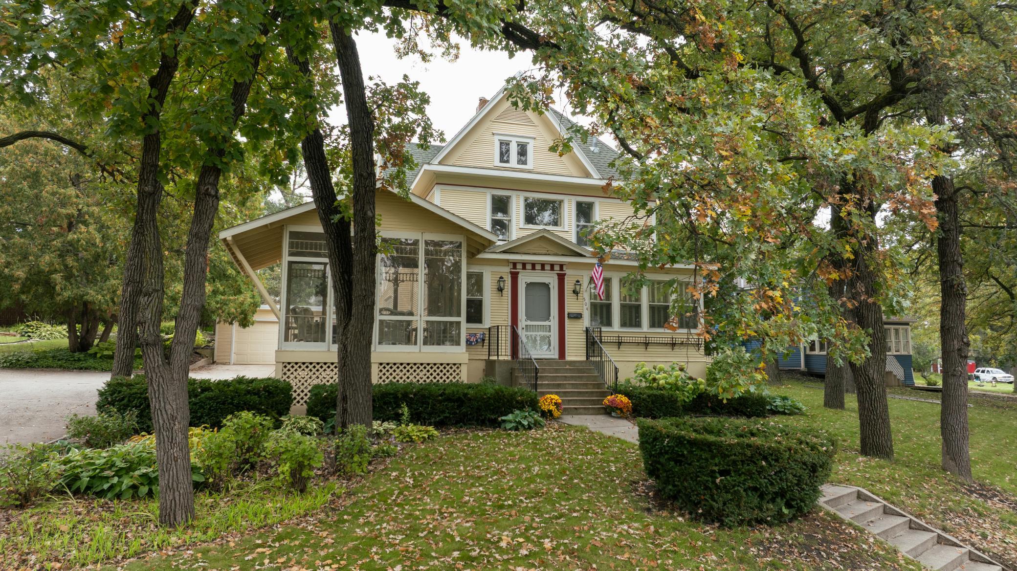 1902 single family home for sale at 504 E Lakeside Drive in Fergus Falls, MN — 4 bed, 4 bath (photo 52 of 79)