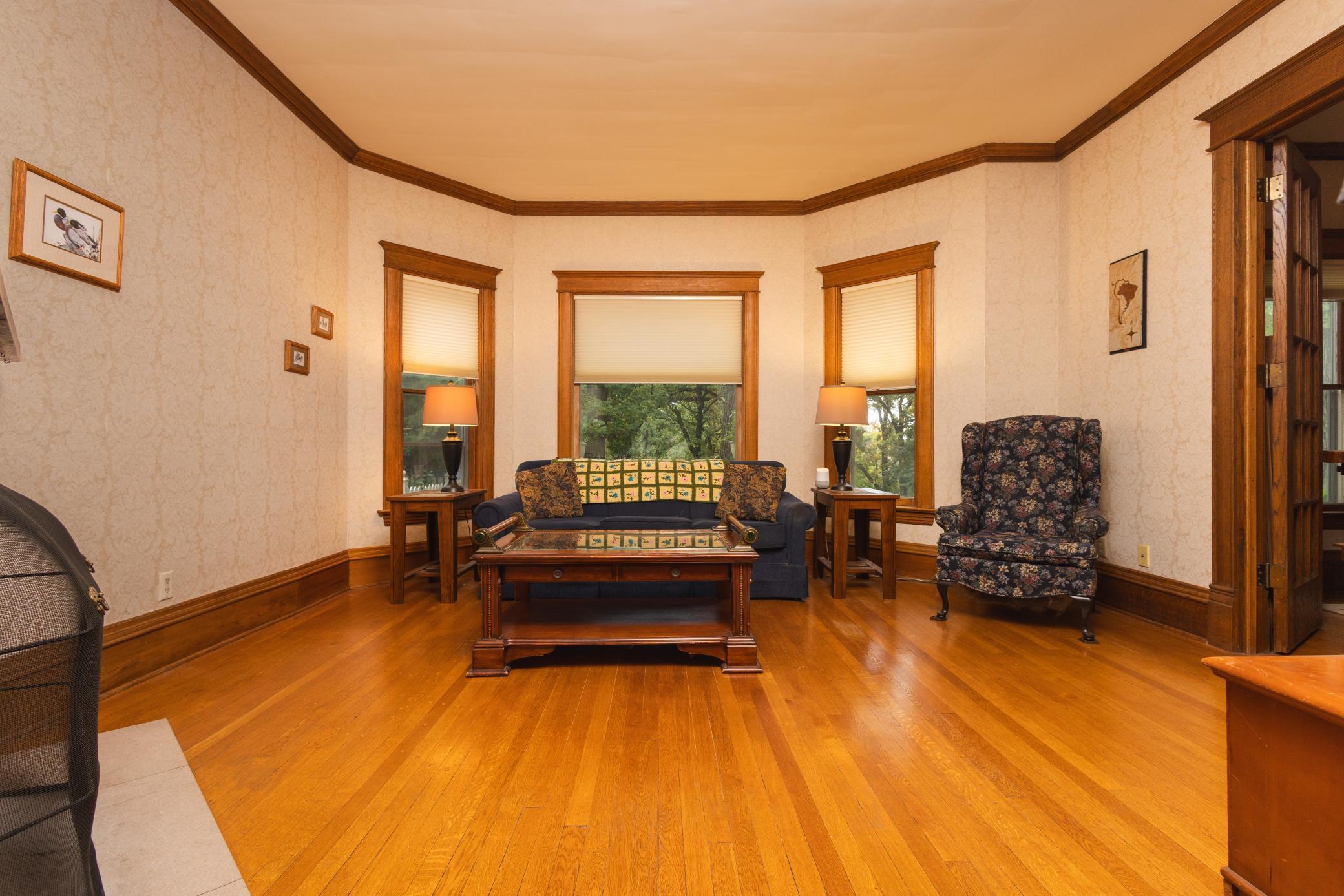 1902 single family home for sale at 504 E Lakeside Drive in Fergus Falls, MN — 4 bed, 4 bath (photo 7 of 79)