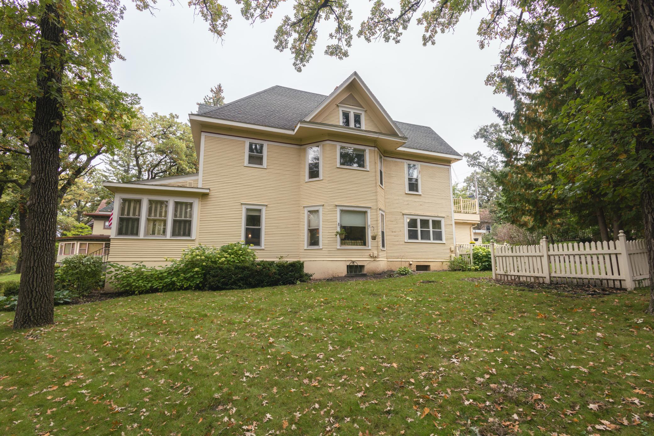 1902 single family home for sale at 504 E Lakeside Drive in Fergus Falls, MN — 4 bed, 4 bath (photo 63 of 79)
