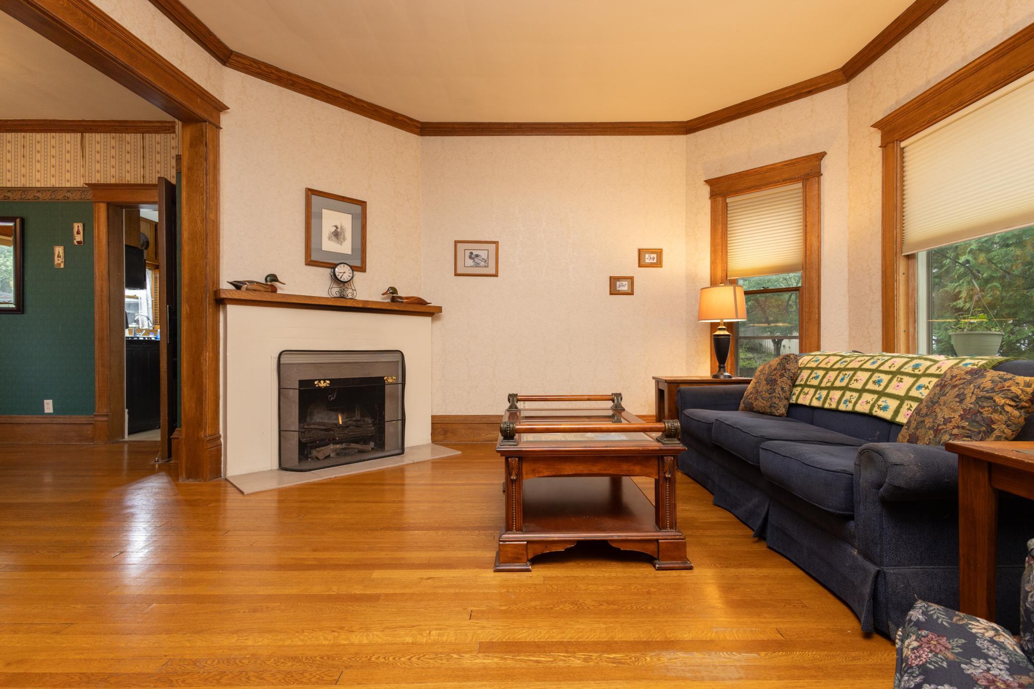 1902 single family home for sale at 504 E Lakeside Drive in Fergus Falls, MN — 4 bed, 4 bath (photo 8 of 79)