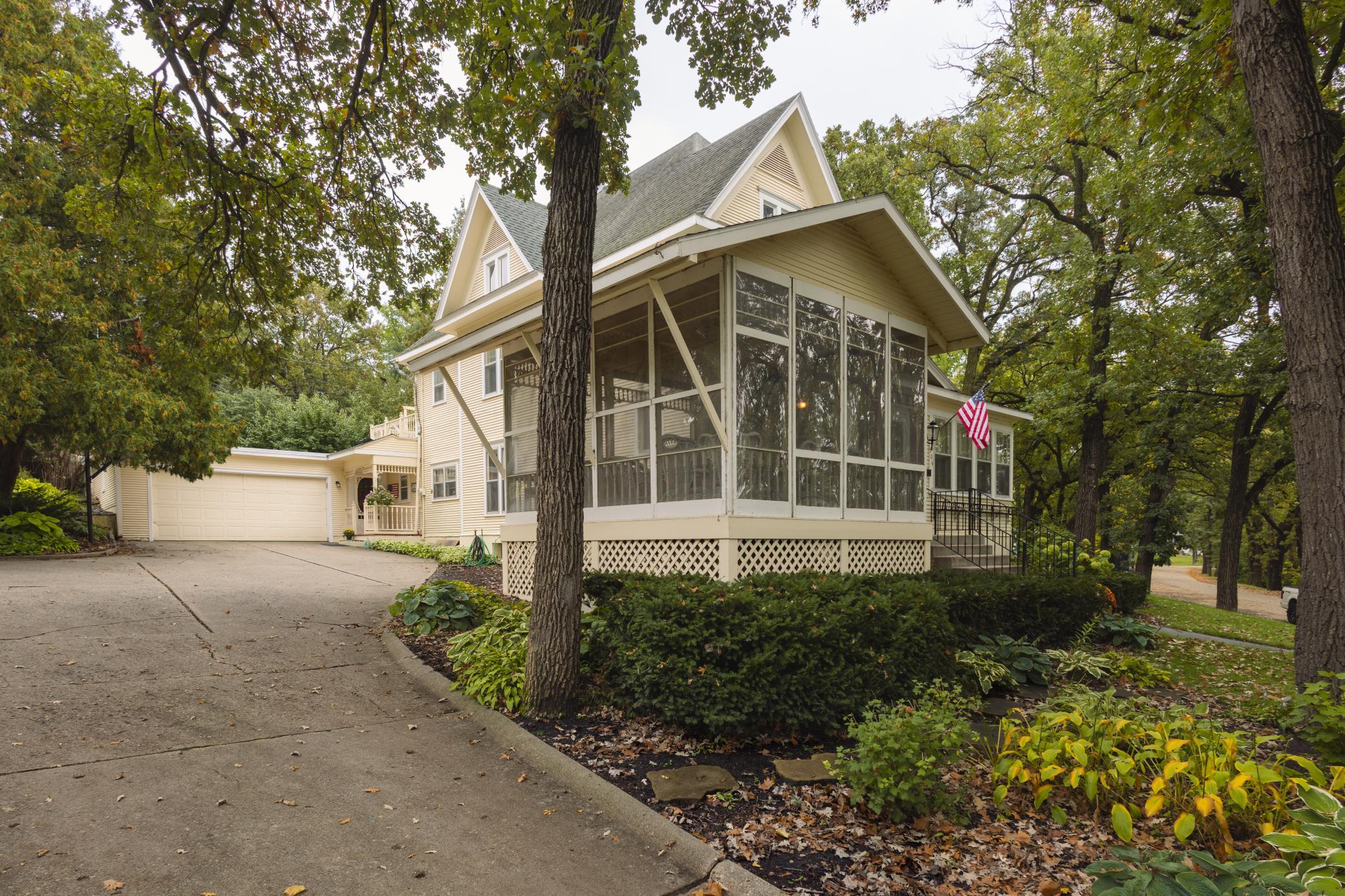1902 single family home for sale at 504 E Lakeside Drive in Fergus Falls, MN — 4 bed, 4 bath (photo 74 of 79)