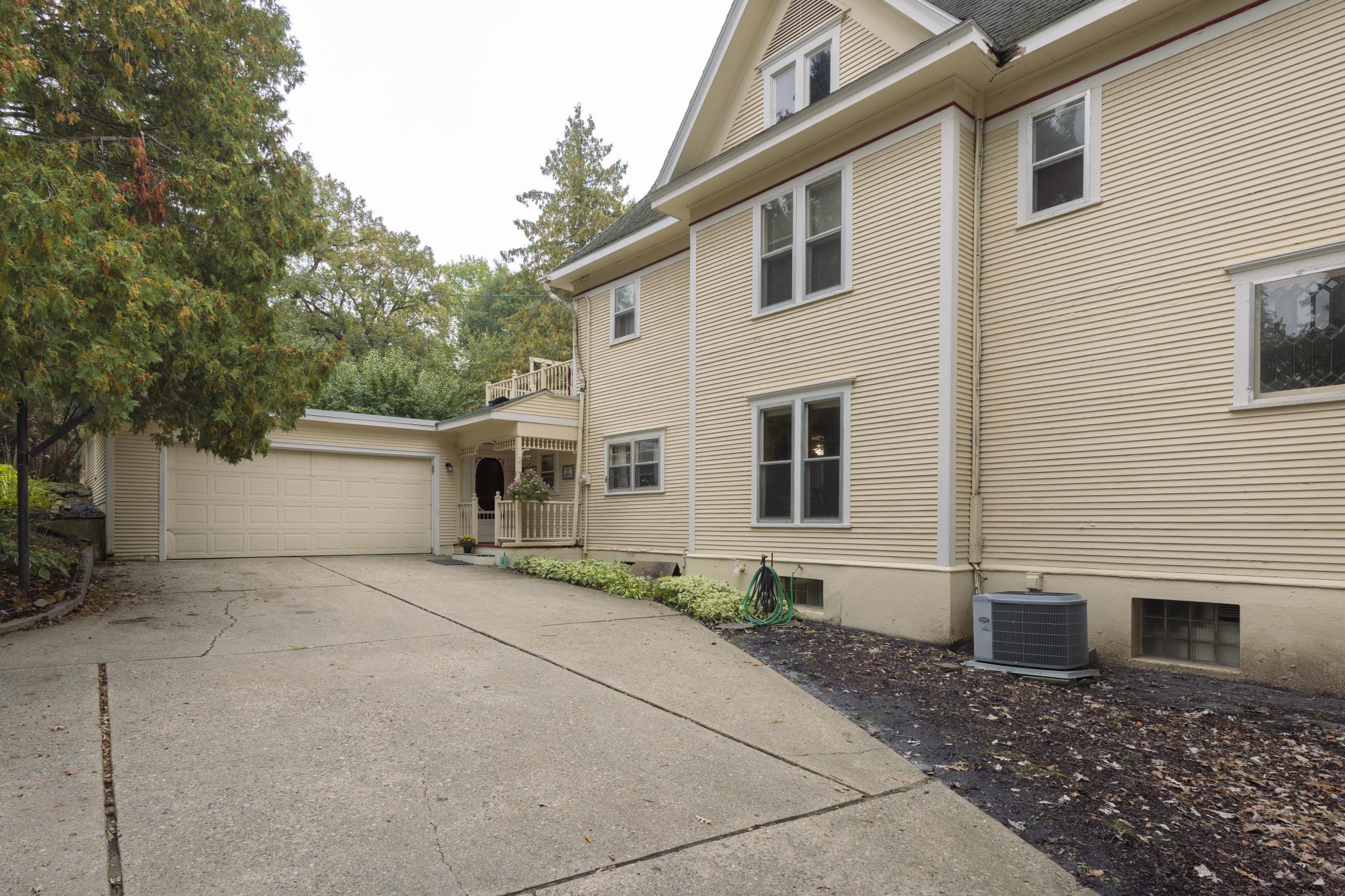 1902 single family home for sale at 504 E Lakeside Drive in Fergus Falls, MN — 4 bed, 4 bath (photo 75 of 79)