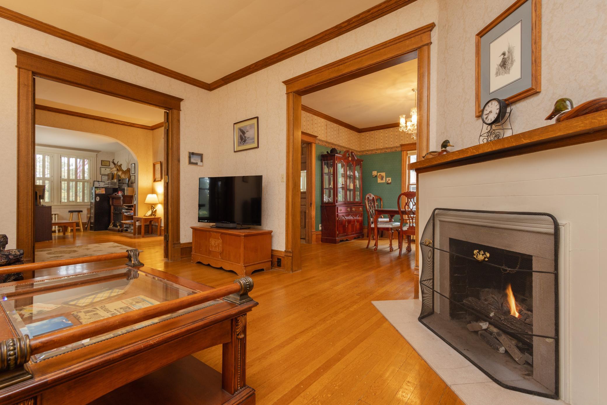 1902 single family home for sale at 504 E Lakeside Drive in Fergus Falls, MN — 4 bed, 4 bath (photo 9 of 79)