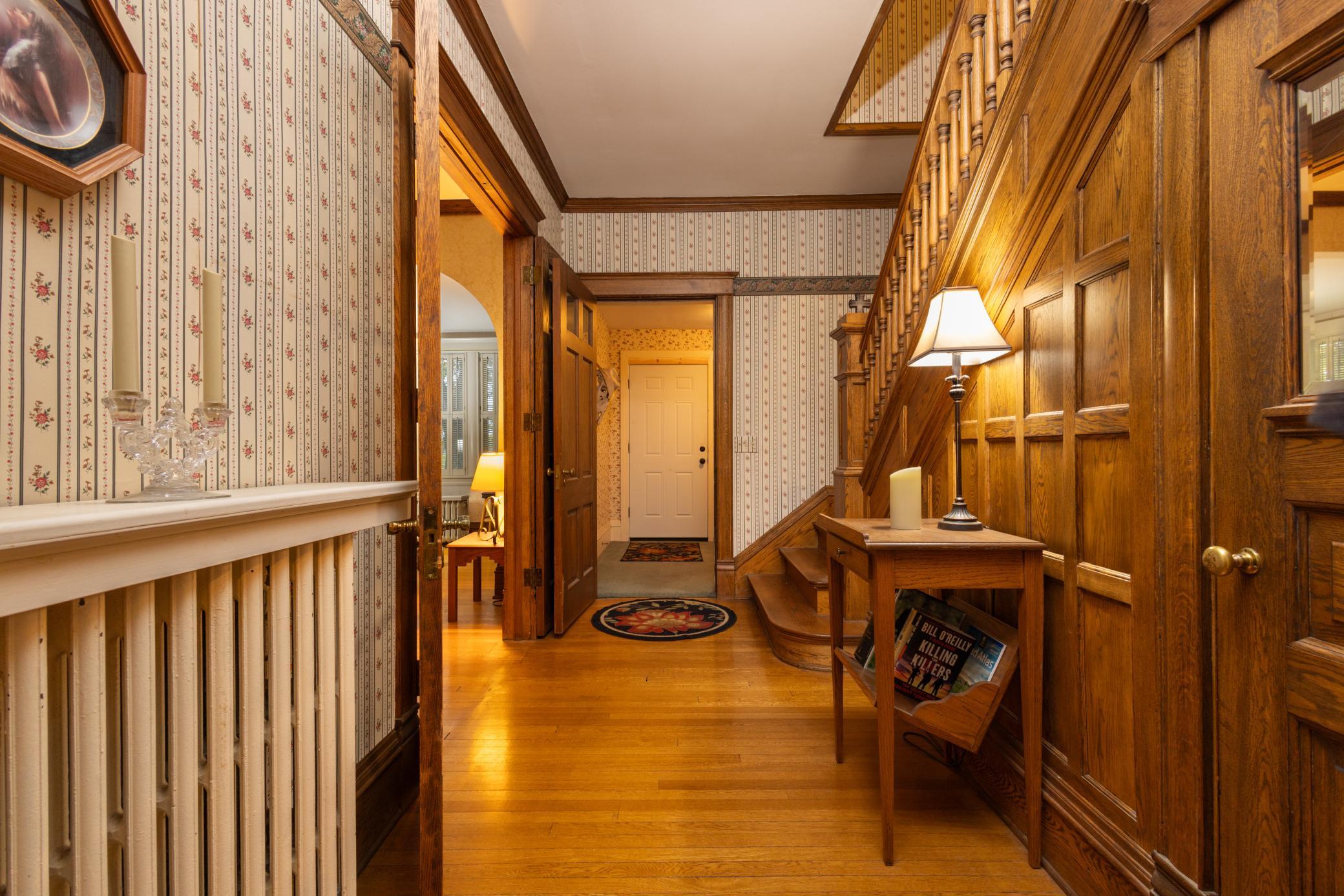 1902 single family home for sale at 504 E Lakeside Drive in Fergus Falls, MN — 4 bed, 4 bath (photo 10 of 79)