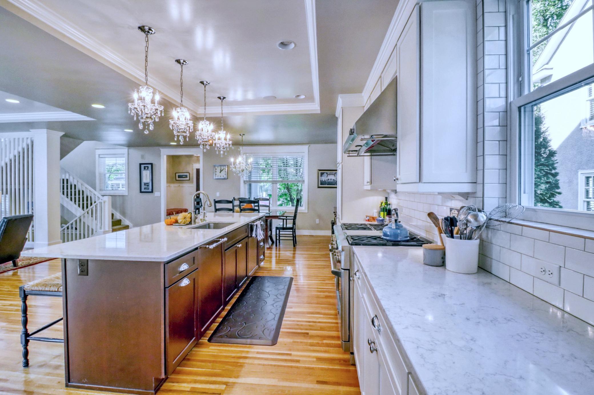 2014 single family home for sale at 910 8th Street S in Fargo, ND — 6 bed, 5 bath (photo 14 of 73)