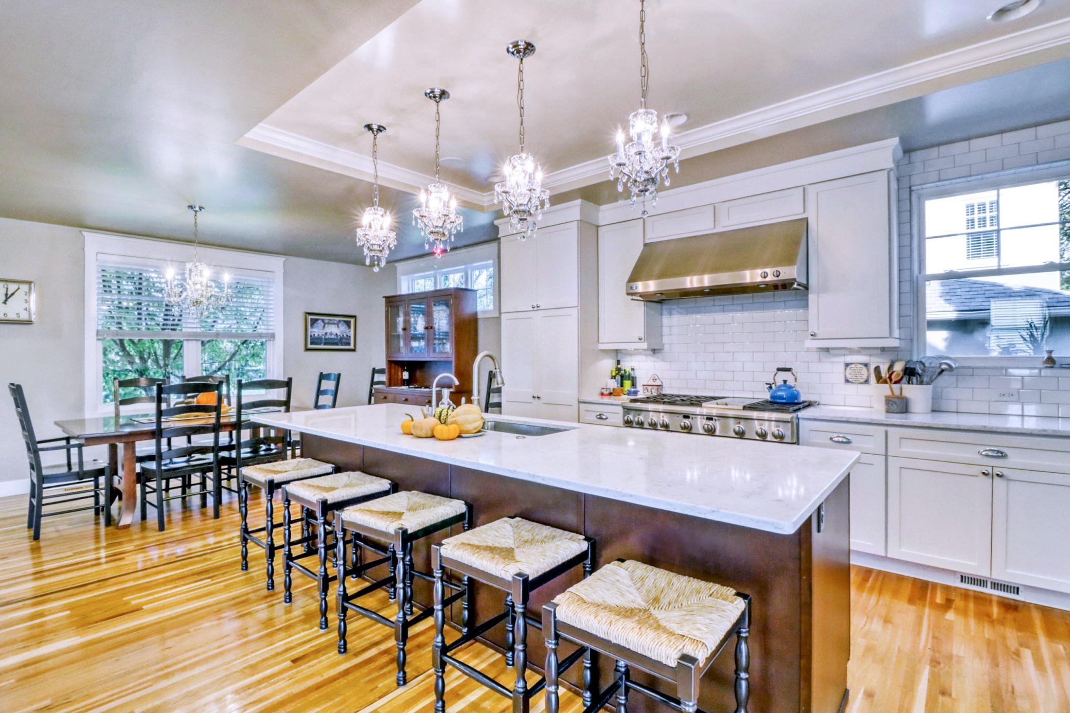 2014 single family home for sale at 910 8th Street S in Fargo, ND — 6 bed, 5 bath (photo 15 of 73)