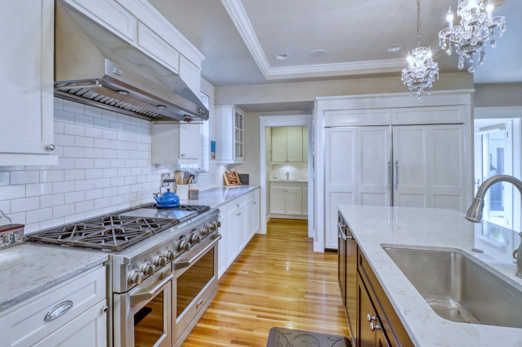 2014 single family home for sale at 910 8th Street S in Fargo, ND — 6 bed, 5 bath (photo 17 of 73)