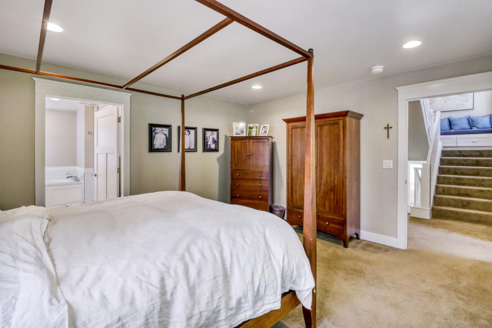 2014 single family home for sale at 910 8th Street S in Fargo, ND — 6 bed, 5 bath (photo 38 of 73)