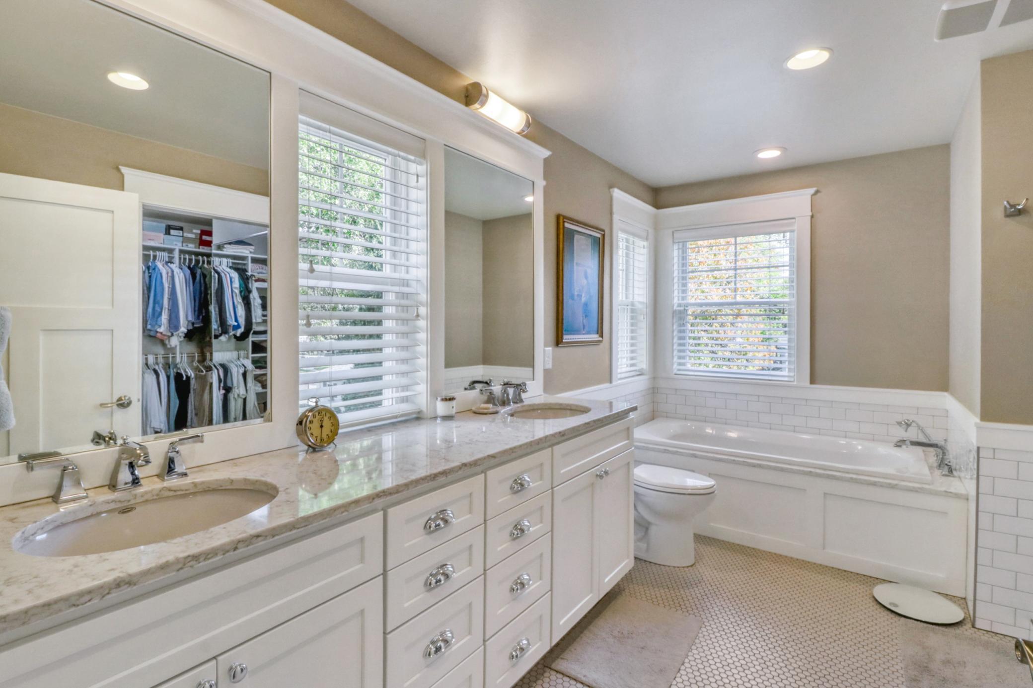 2014 single family home for sale at 910 8th Street S in Fargo, ND — 6 bed, 5 bath (photo 39 of 73)