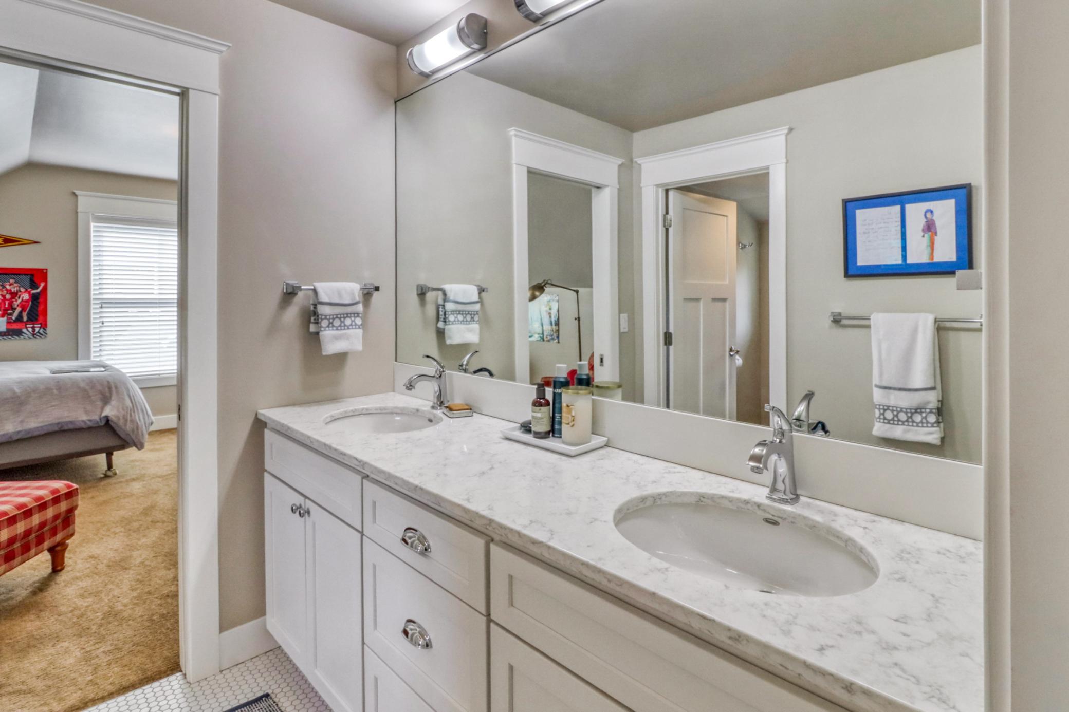2014 single family home for sale at 910 8th Street S in Fargo, ND — 6 bed, 5 bath (photo 48 of 73)