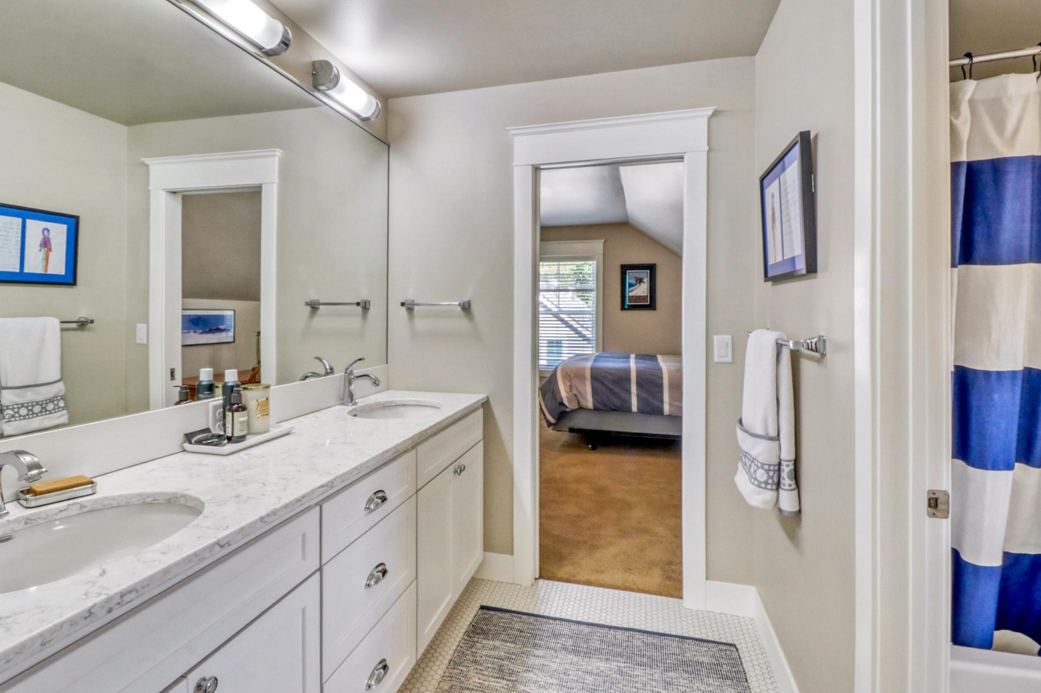 2014 single family home for sale at 910 8th Street S in Fargo, ND — 6 bed, 5 bath (photo 49 of 73)