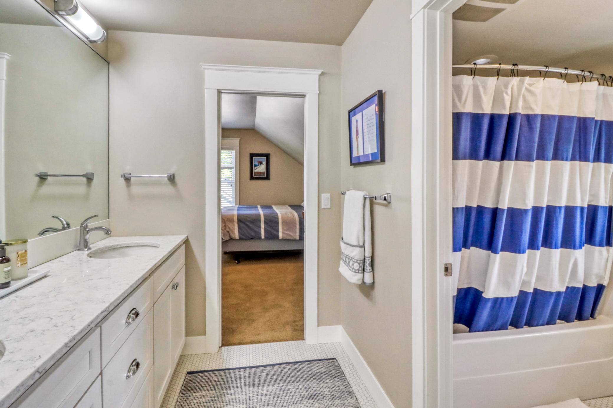 2014 single family home for sale at 910 8th Street S in Fargo, ND — 6 bed, 5 bath (photo 50 of 73)