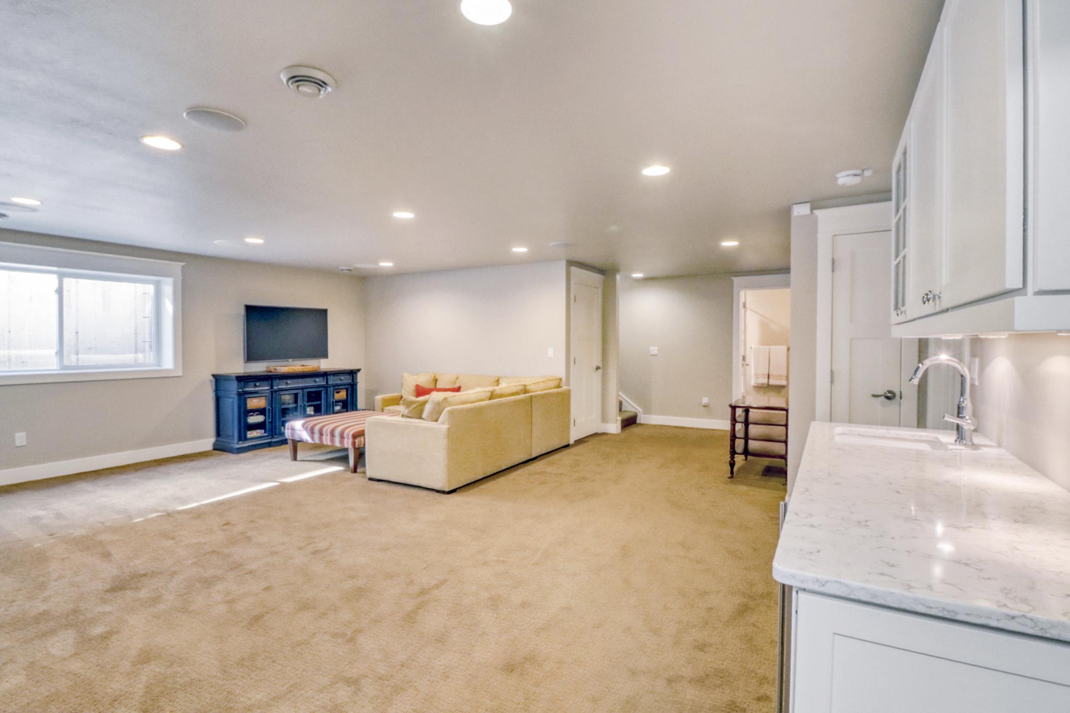 2014 single family home for sale at 910 8th Street S in Fargo, ND — 6 bed, 5 bath (photo 57 of 73)