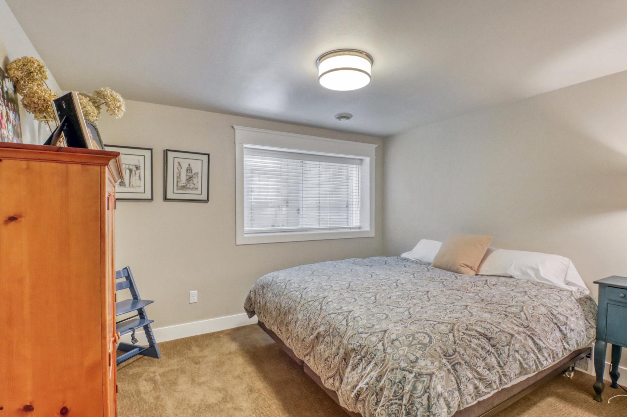 2014 single family home for sale at 910 8th Street S in Fargo, ND — 6 bed, 5 bath (photo 60 of 73)