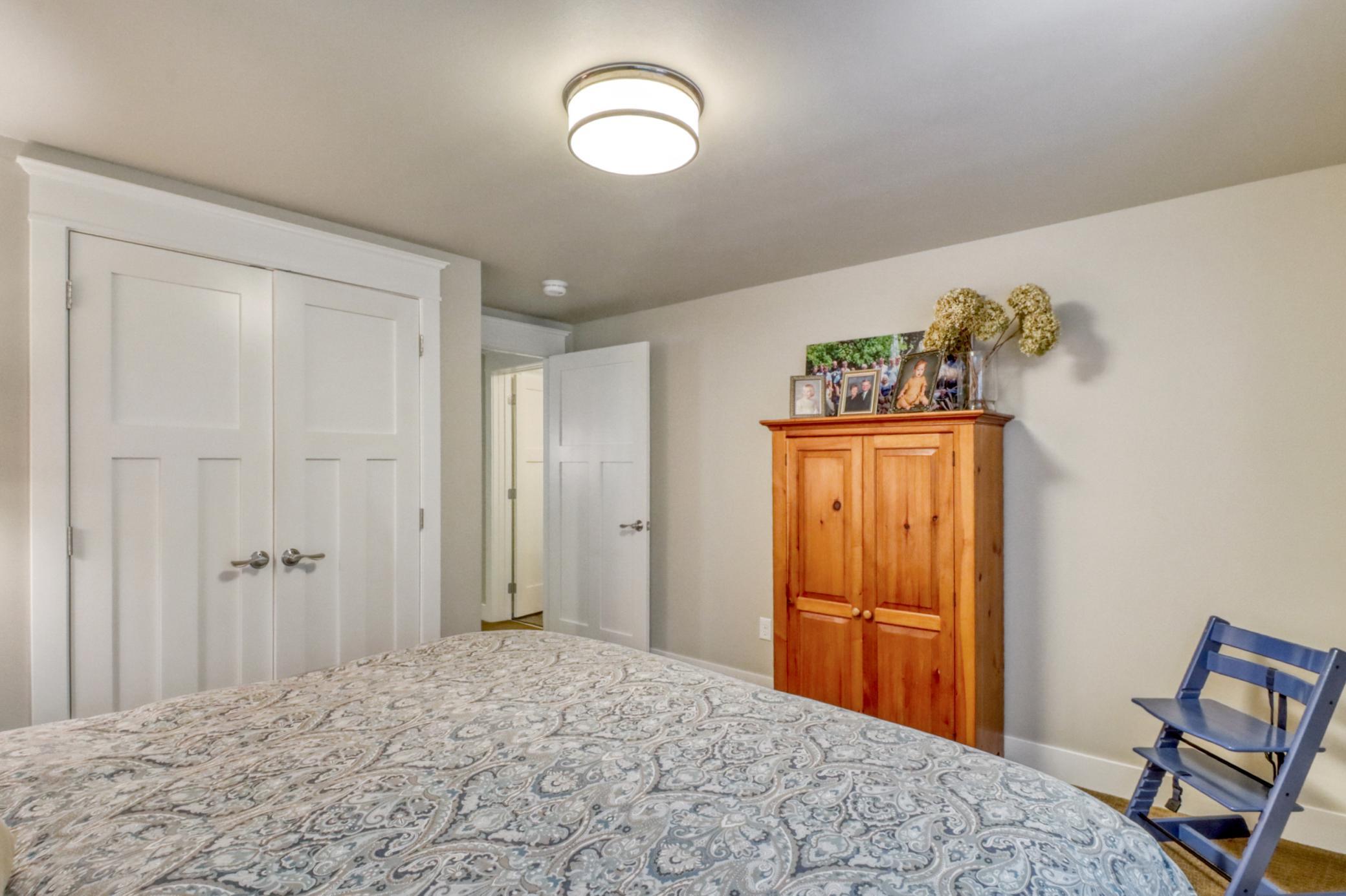 2014 single family home for sale at 910 8th Street S in Fargo, ND — 6 bed, 5 bath (photo 61 of 73)