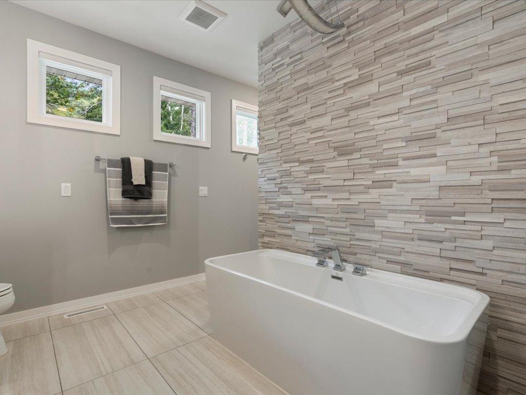 2001 single family home for sale at 14023 Hummingbird Drive in Park Rapids, MN — 4 bed, 3 bath (photo 23 of 64)