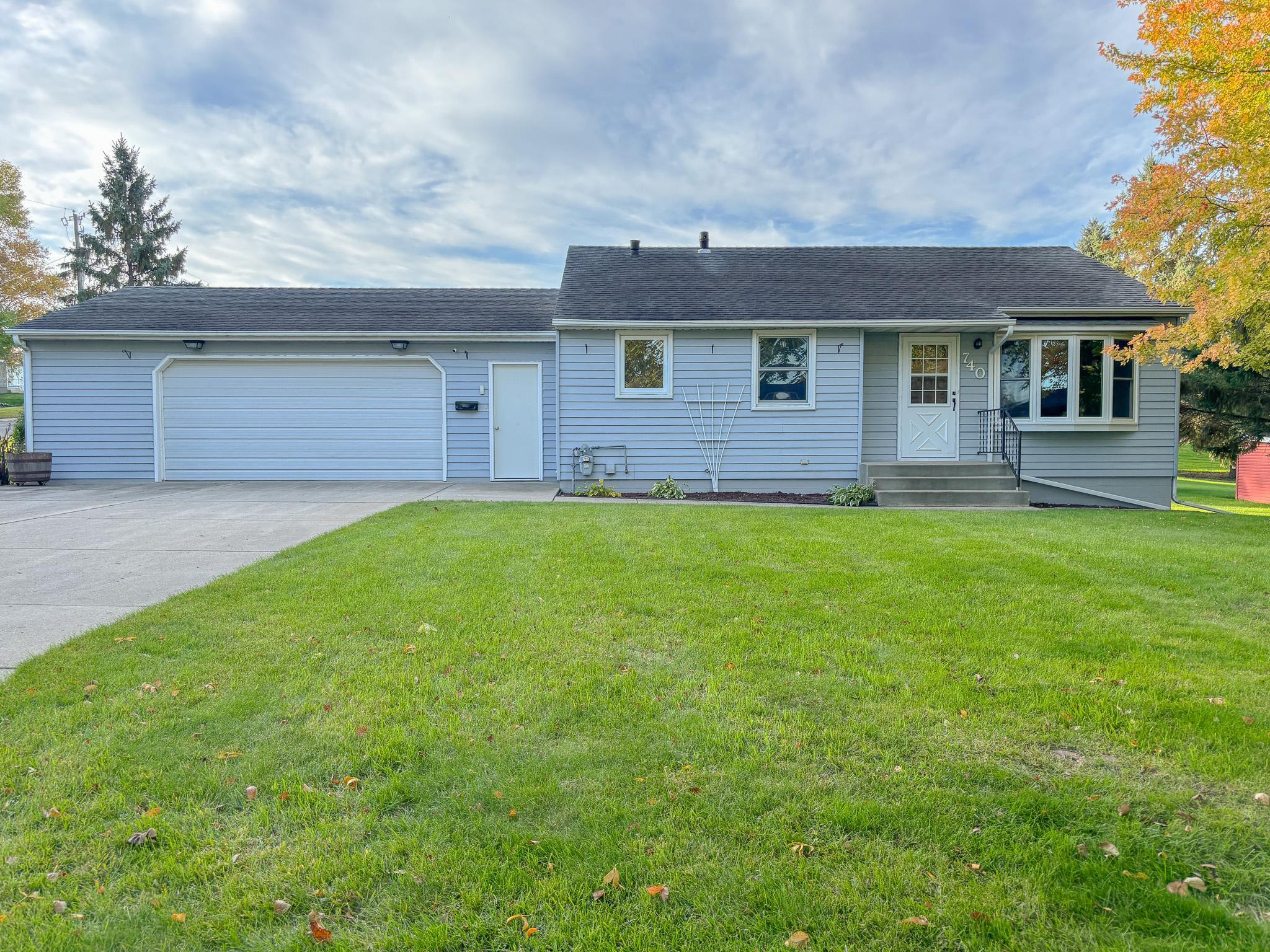 1954 single family home for sale at 740 E Gustavus Avenue in Fergus Falls, MN — 3 bed, 2 bath (photo 2 of 50)