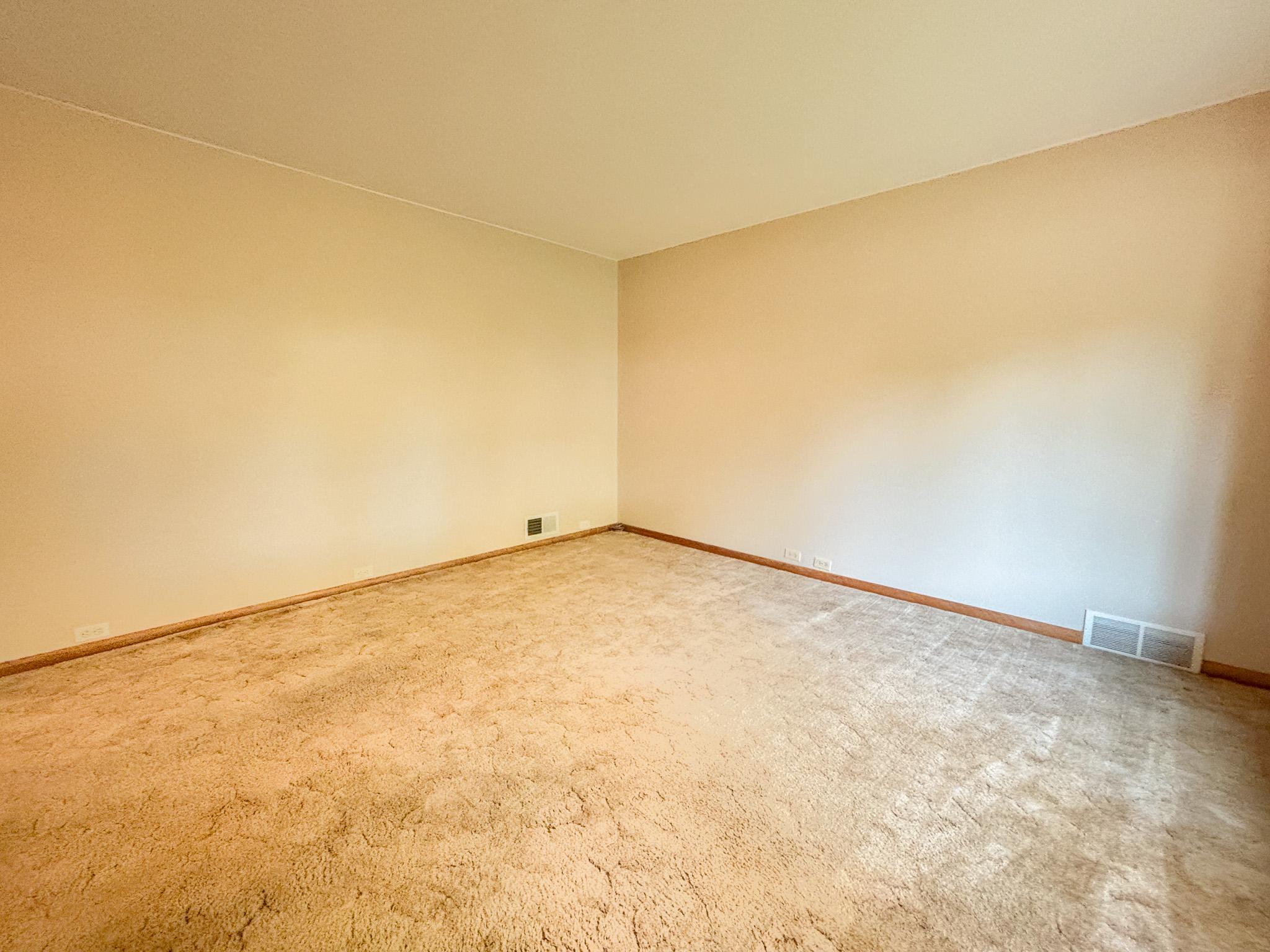 1954 single family home for sale at 740 E Gustavus Avenue in Fergus Falls, MN — 3 bed, 2 bath (photo 5 of 50)
