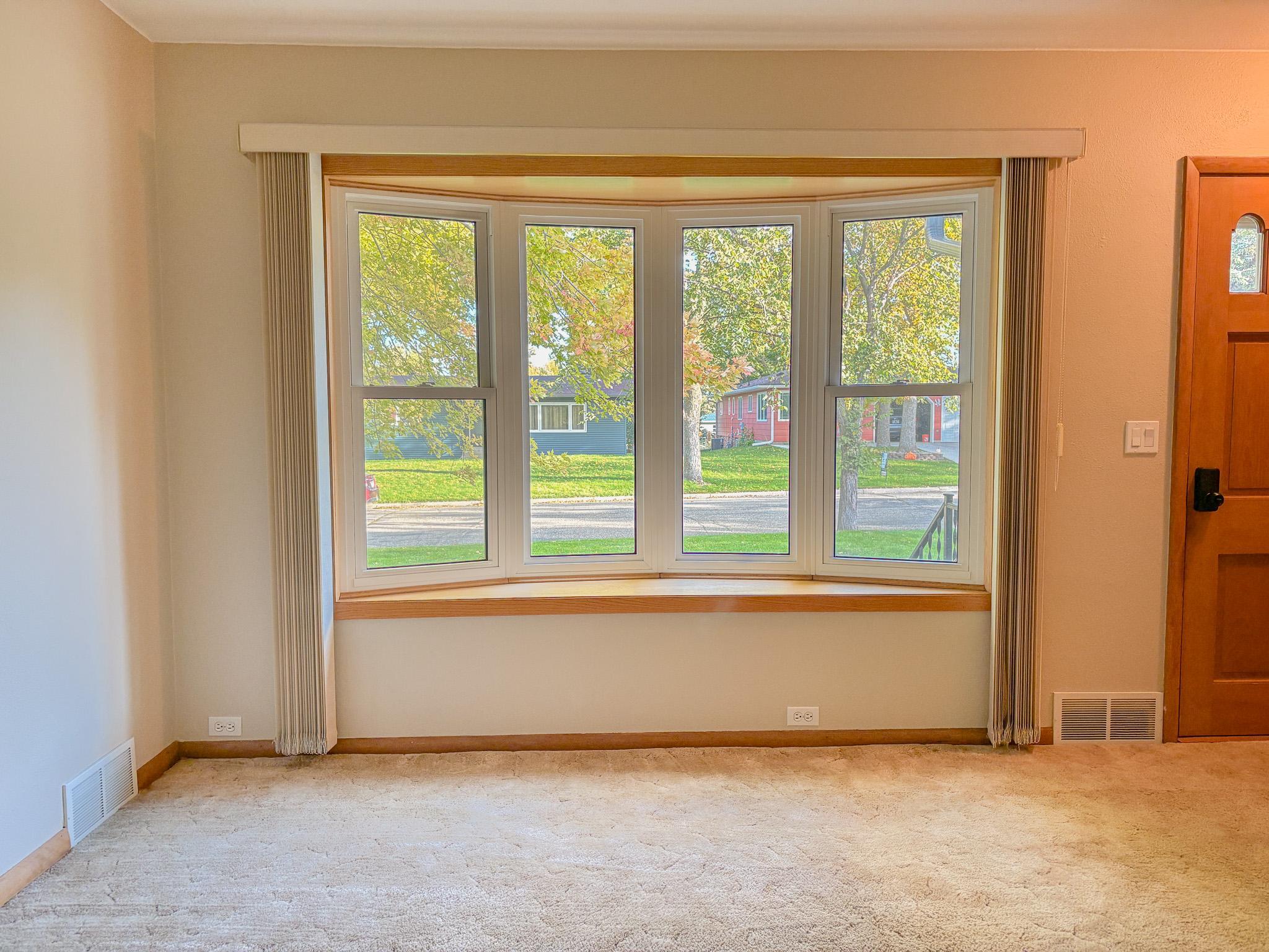 1954 single family home for sale at 740 E Gustavus Avenue in Fergus Falls, MN — 3 bed, 2 bath (photo 6 of 50)