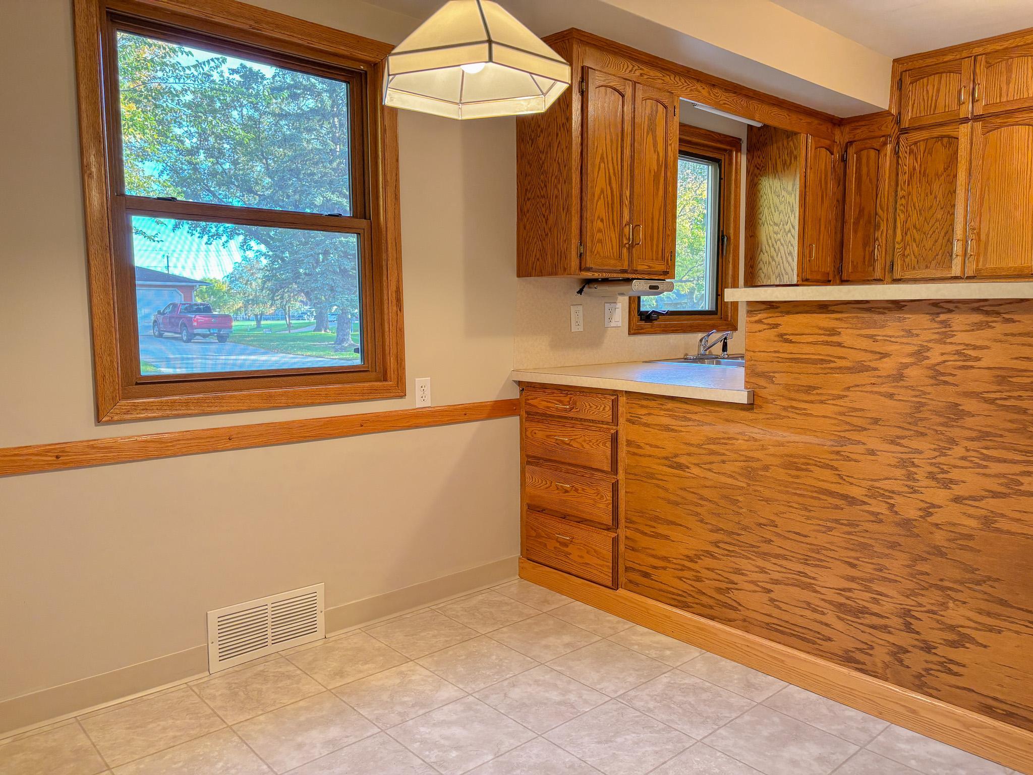1954 single family home for sale at 740 E Gustavus Avenue in Fergus Falls, MN — 3 bed, 2 bath (photo 10 of 50)