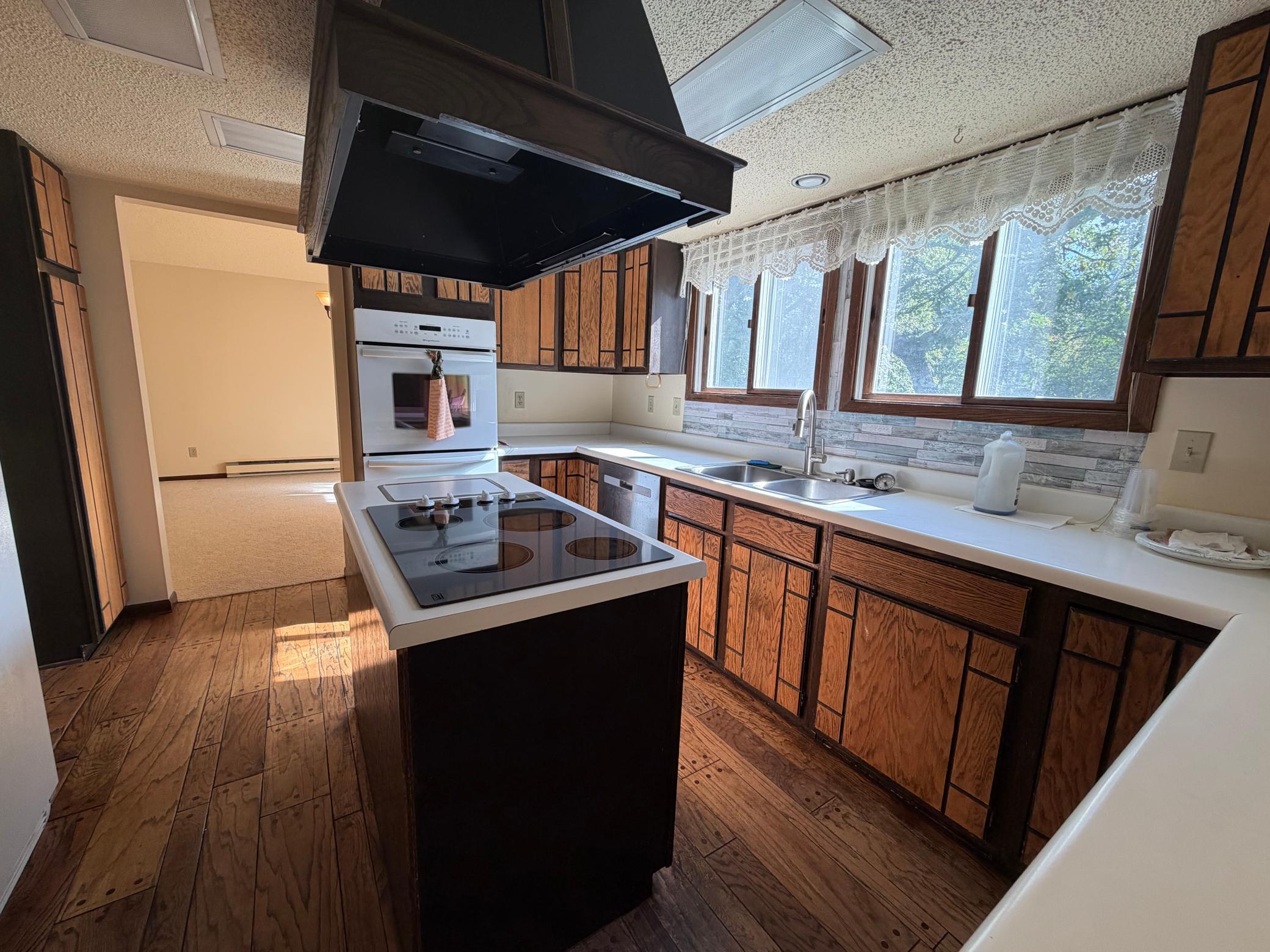 1978 single family home for sale at 407 Southwood Drive in Horace, ND — 3 bed, 3 bath (photo 4 of 52)