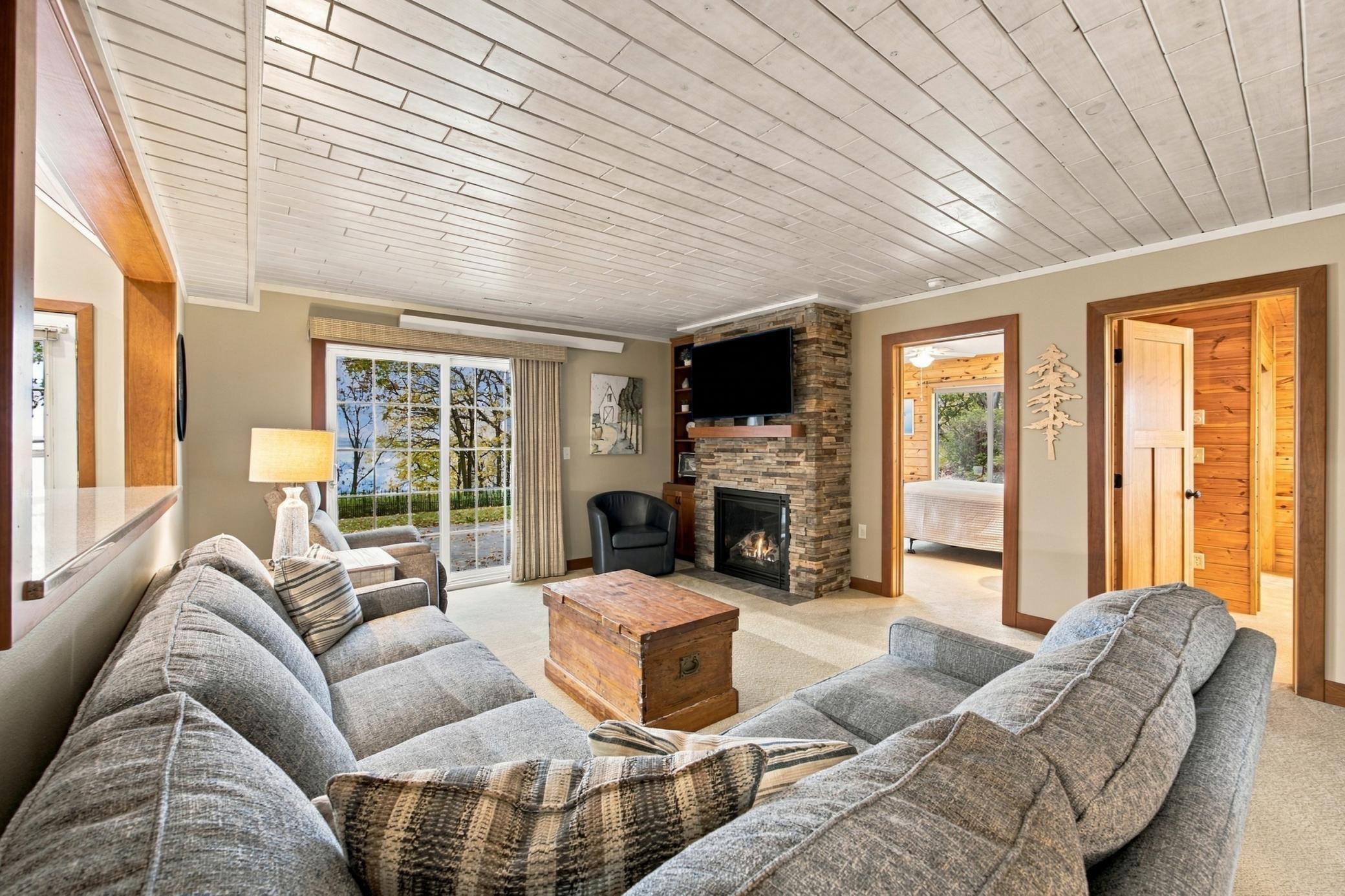 1971 single family home for sale at 43537 Inlet Beach Road in Pelican Rapids, MN — 4 bed, 2 bath (photo 20 of 53)