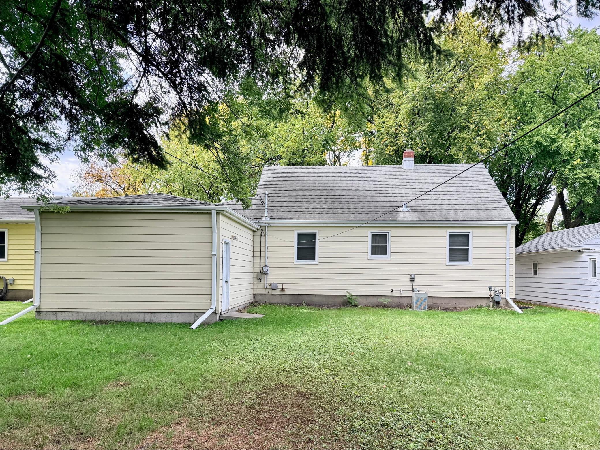1954 single family home for sale at 1114 10 1/2 Street N in Moorhead, MN — 3 bed, 1 bath (photo 2 of 10)