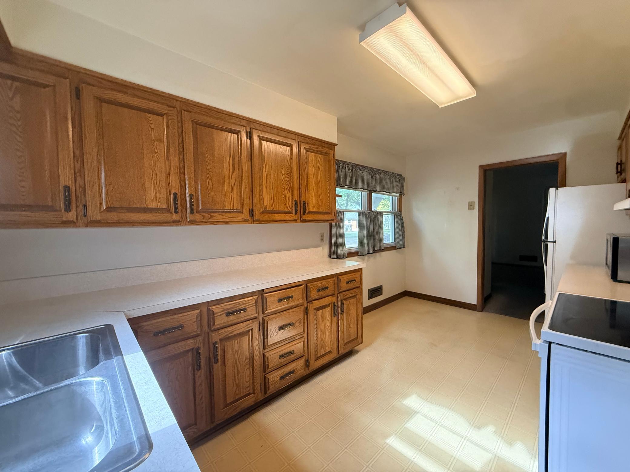 1954 single family home for sale at 1114 10 1/2 Street N in Moorhead, MN — 3 bed, 1 bath (photo 4 of 10)
