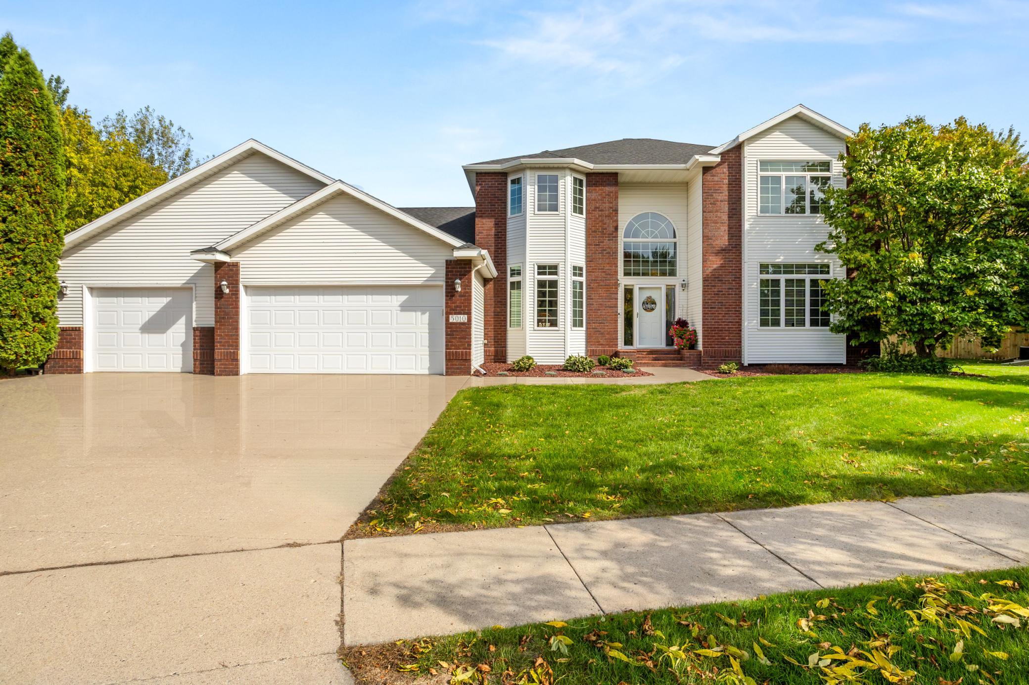 5010 Meadow Creek Drive S, Fargo, ND