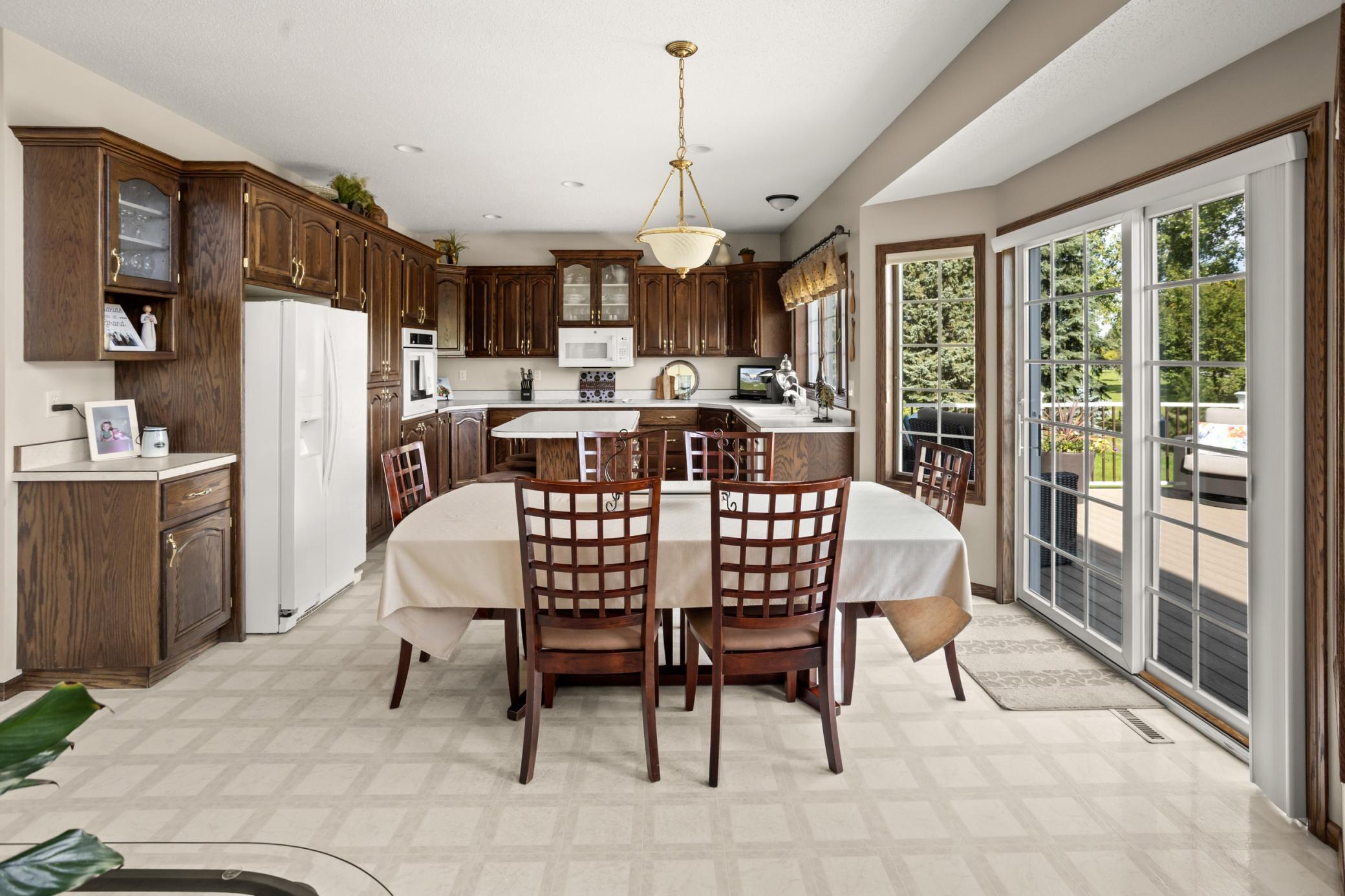 1994 single family home for sale at 5010 Meadow Creek Drive S in Fargo, ND — 5 bed, 4 bath (photo 15 of 75)