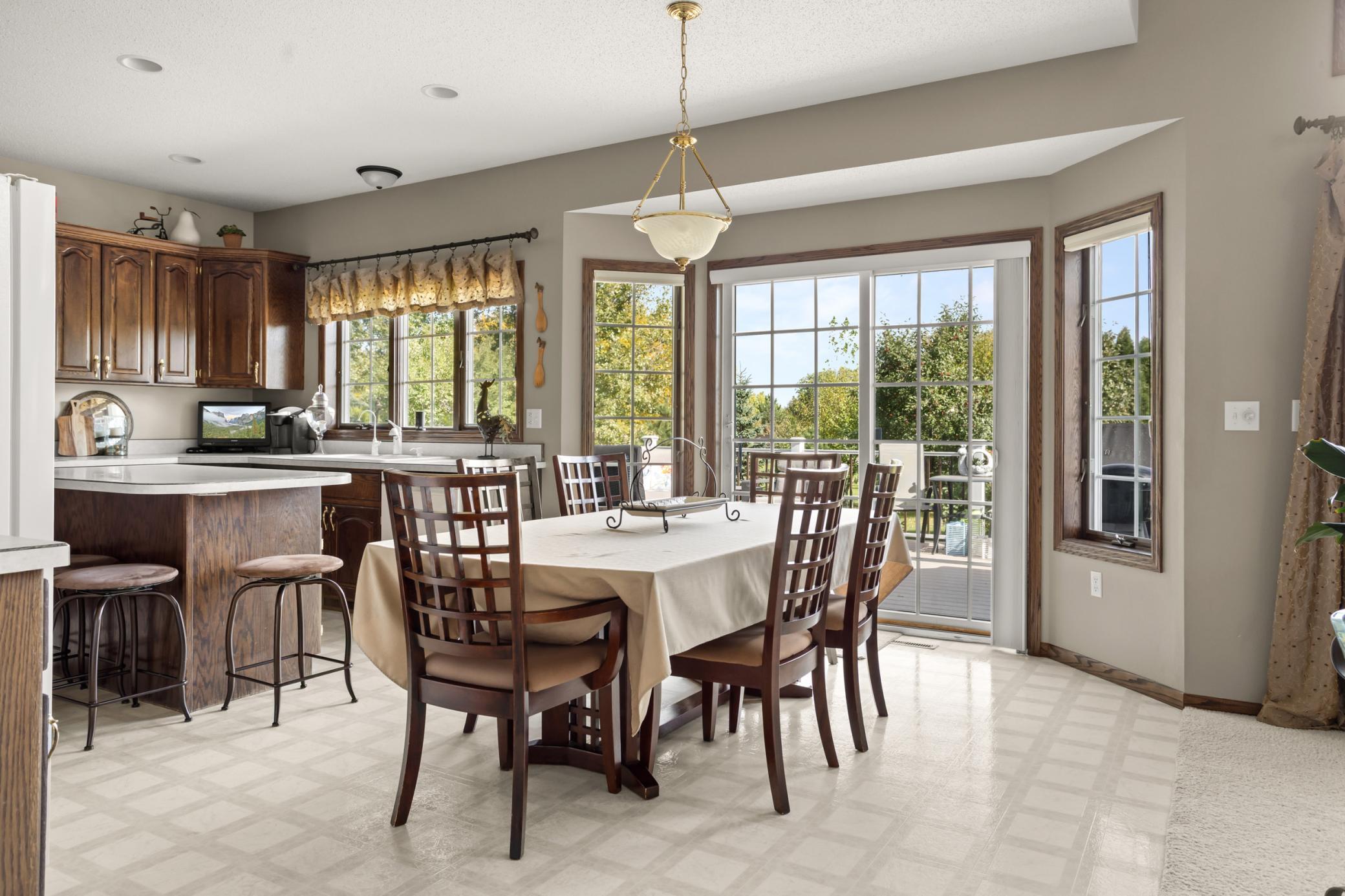 1994 single family home for sale at 5010 Meadow Creek Drive S in Fargo, ND — 5 bed, 4 bath (photo 16 of 75)