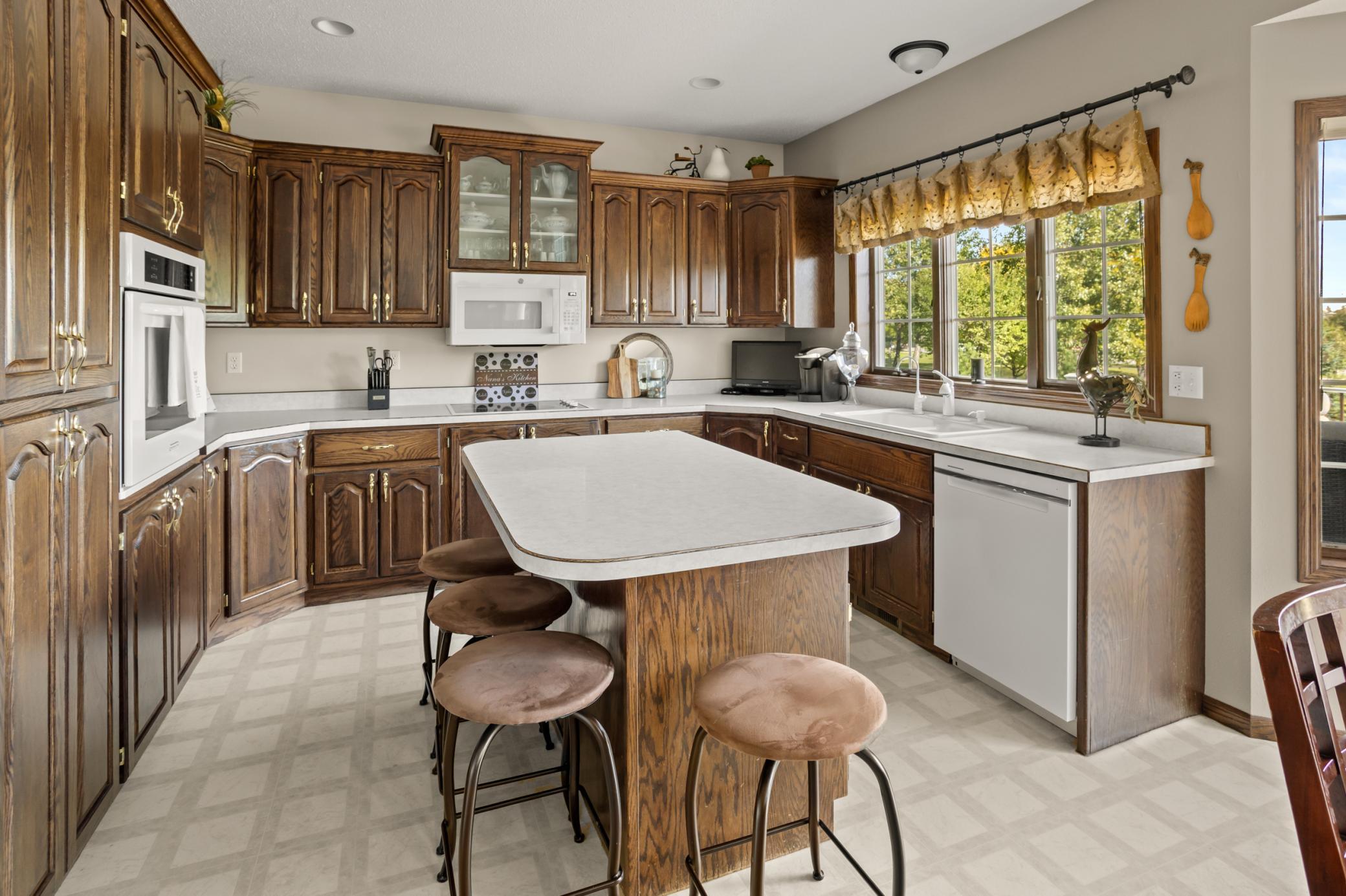 1994 single family home for sale at 5010 Meadow Creek Drive S in Fargo, ND — 5 bed, 4 bath (photo 17 of 75)