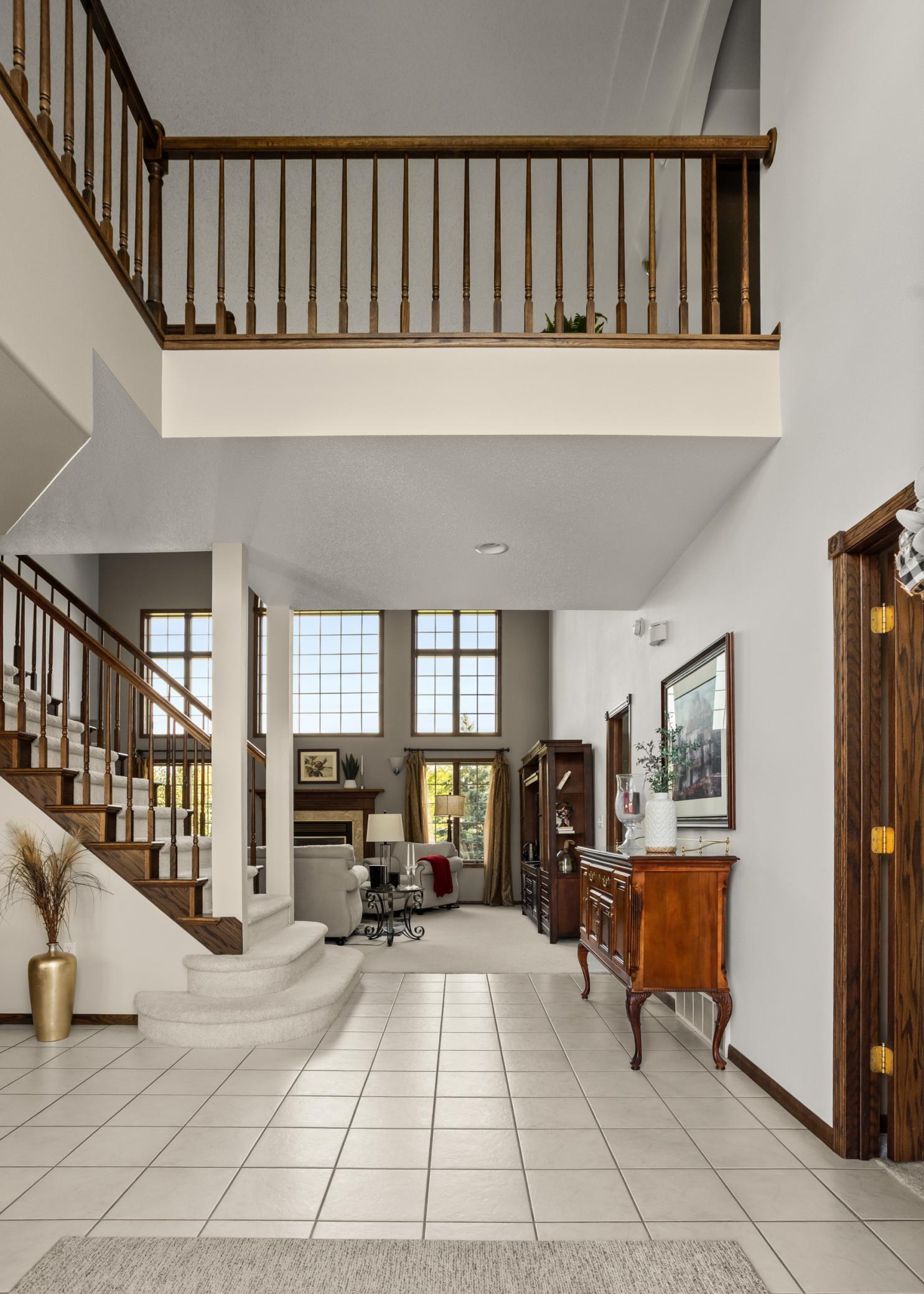 1994 single family home for sale at 5010 Meadow Creek Drive S in Fargo, ND — 5 bed, 4 bath (photo 3 of 75)