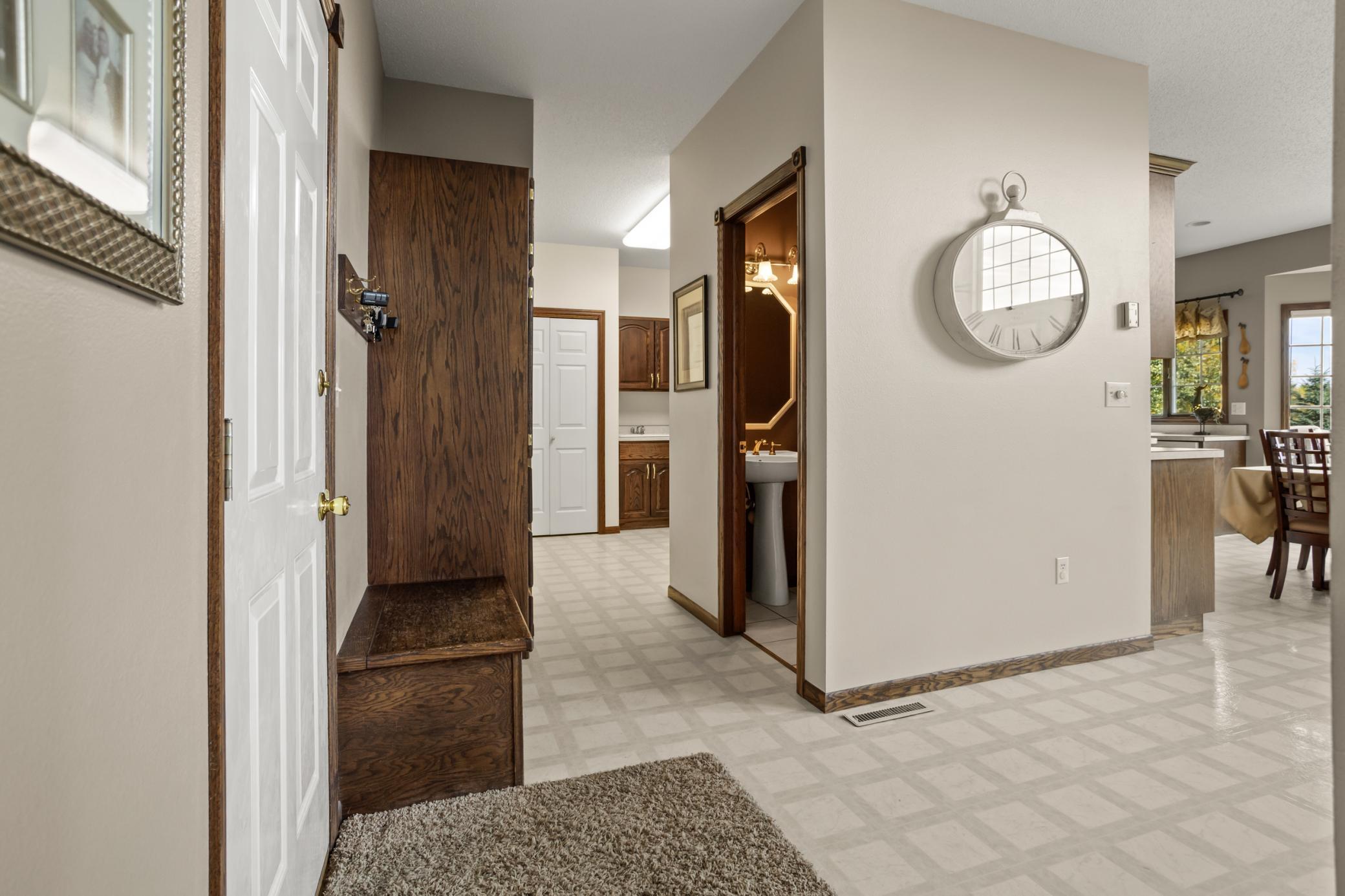 1994 single family home for sale at 5010 Meadow Creek Drive S in Fargo, ND — 5 bed, 4 bath (photo 29 of 75)