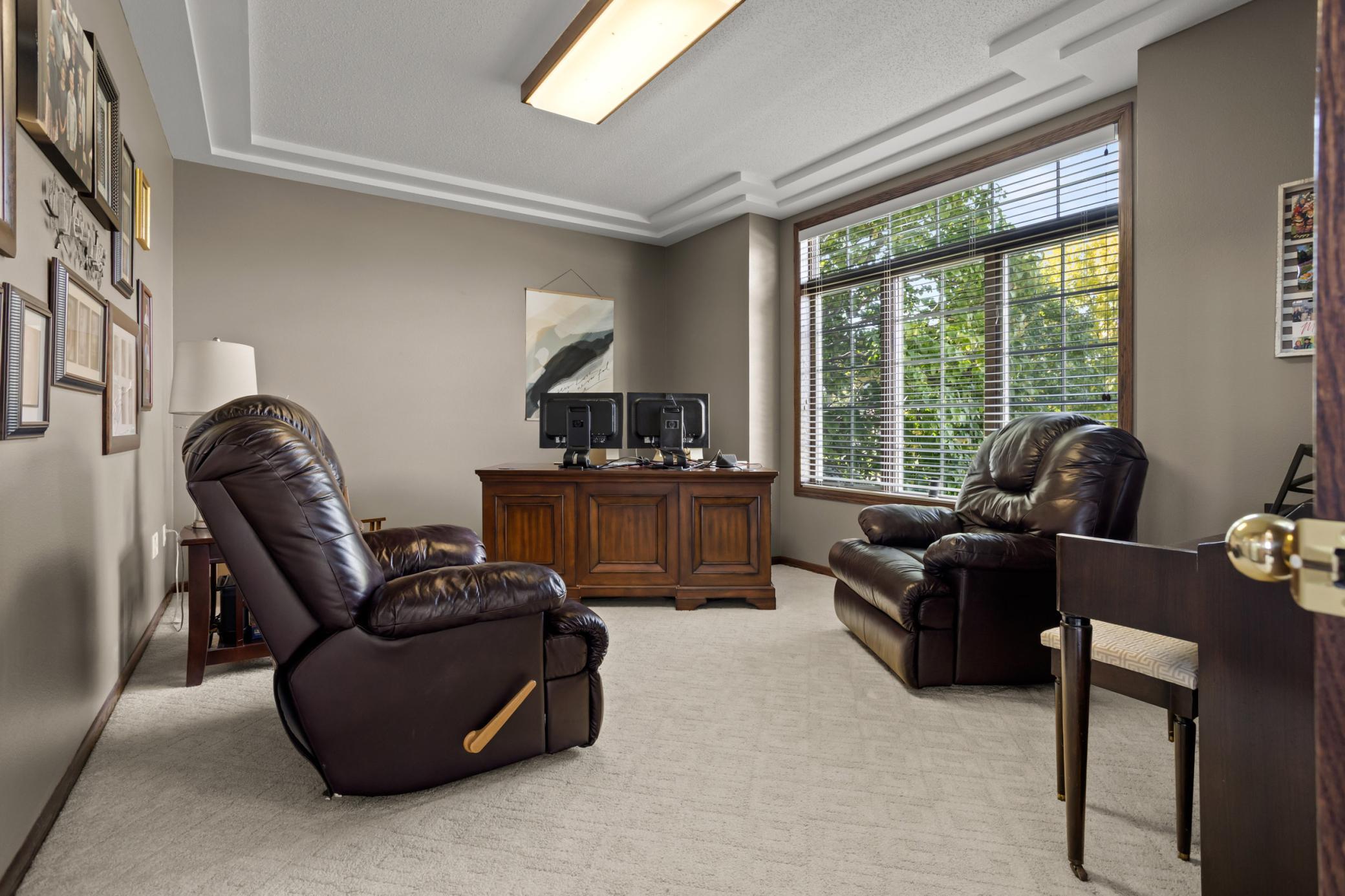 1994 single family home for sale at 5010 Meadow Creek Drive S in Fargo, ND — 5 bed, 4 bath (photo 5 of 75)