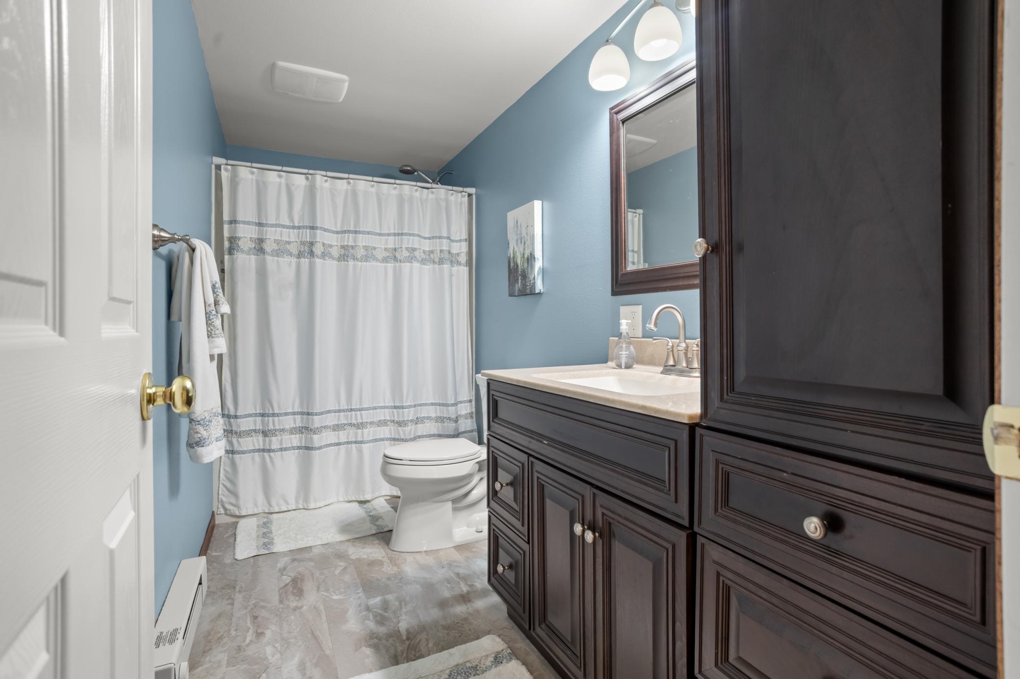 1994 single family home for sale at 5010 Meadow Creek Drive S in Fargo, ND — 5 bed, 4 bath (photo 57 of 75)