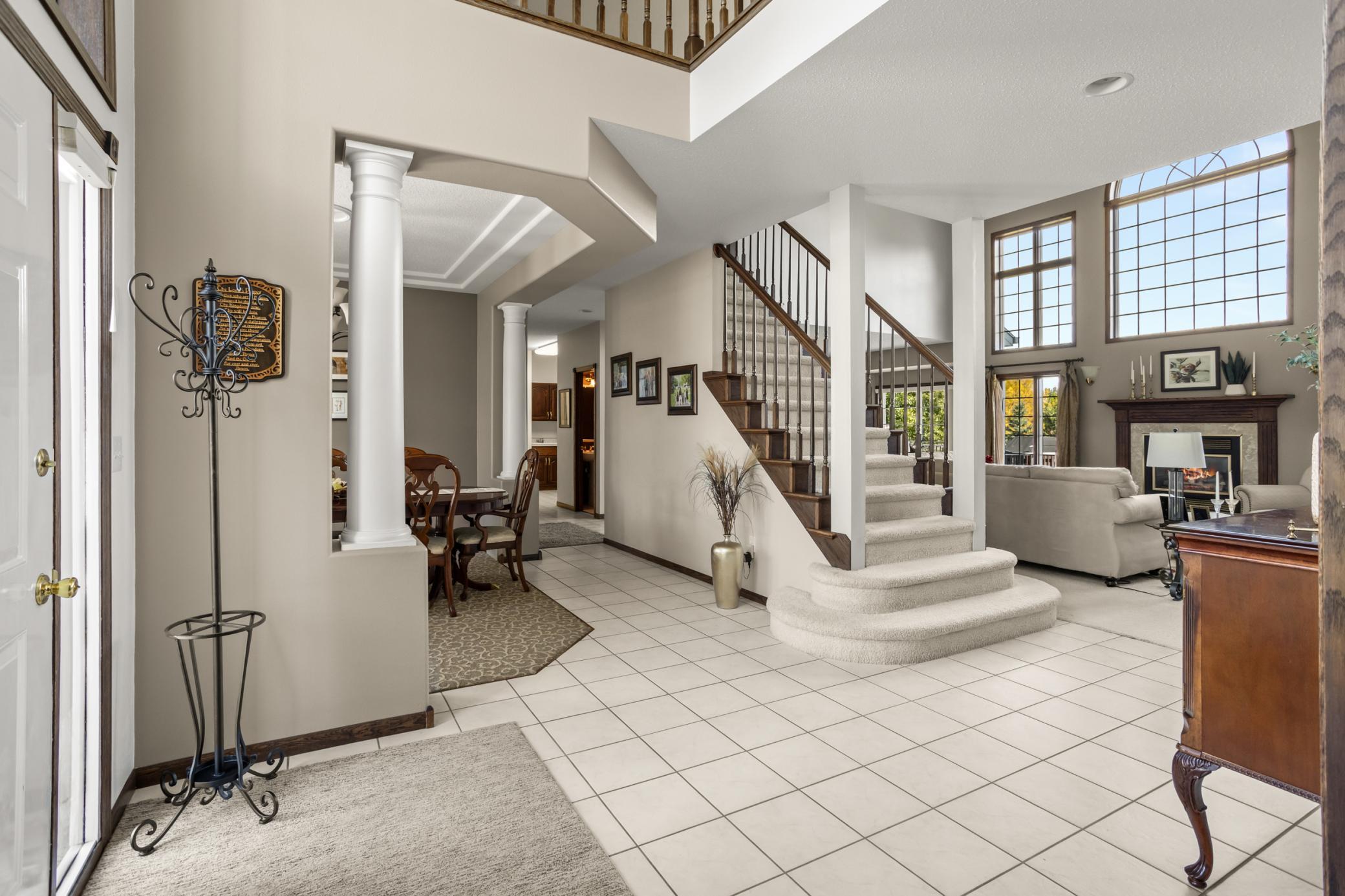 1994 single family home for sale at 5010 Meadow Creek Drive S in Fargo, ND — 5 bed, 4 bath (photo 7 of 75)