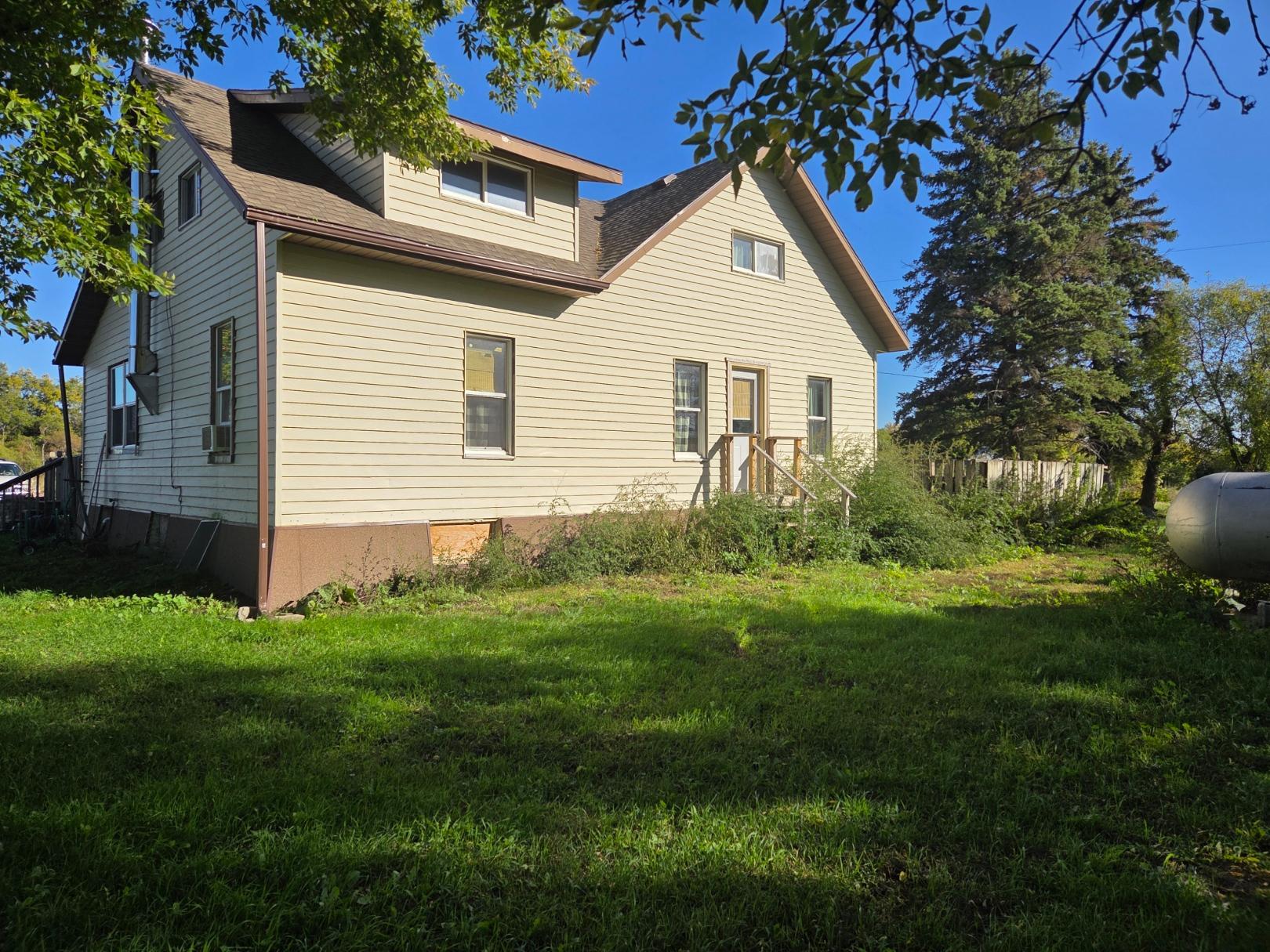 1940 single family home for sale at 12660 80th Street SE in Stirum, ND — 5 bed, 2 bath (photo 5 of 26)